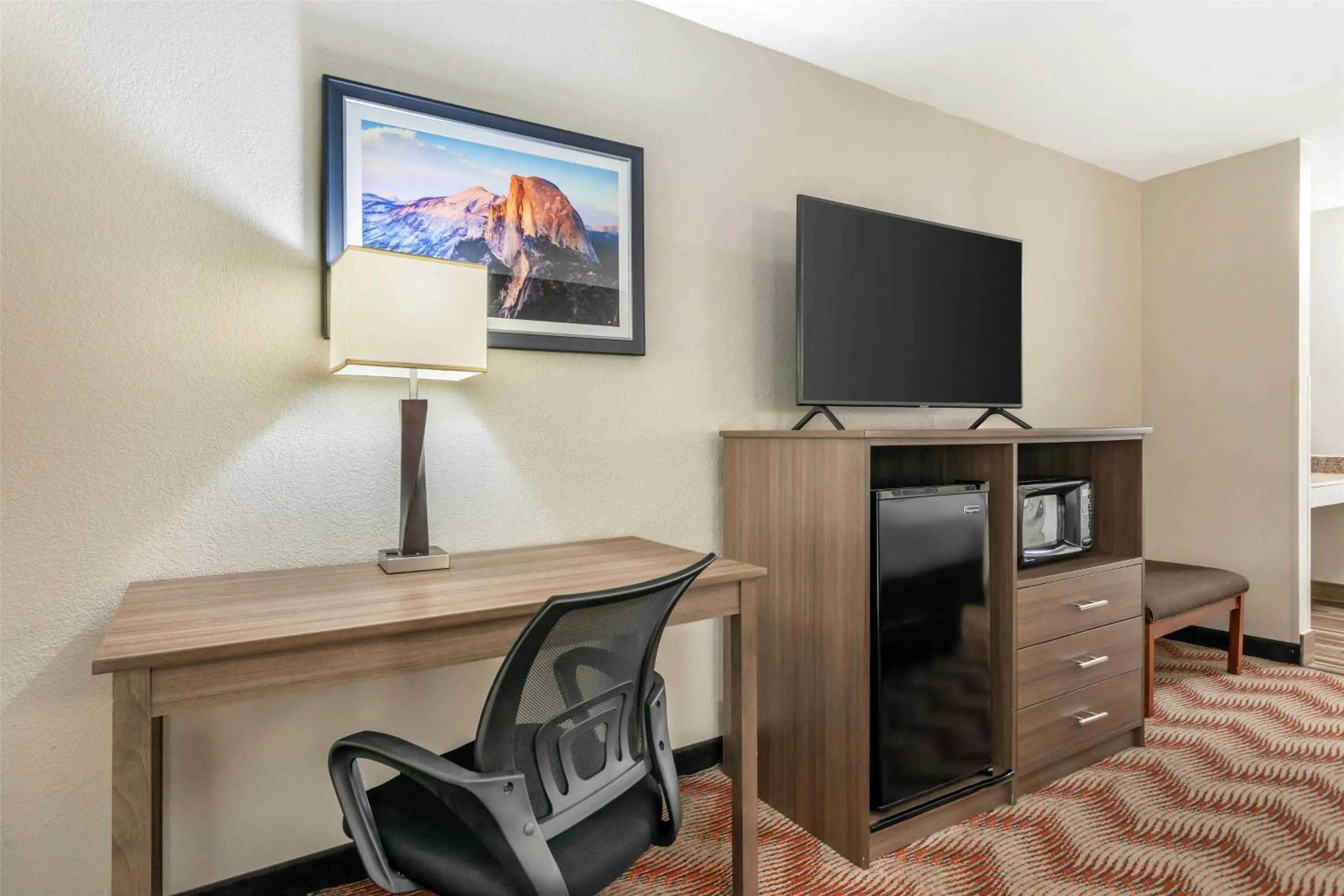 Bedroom in Best Western Plus Sonora Oaks Hotel and Conference Center