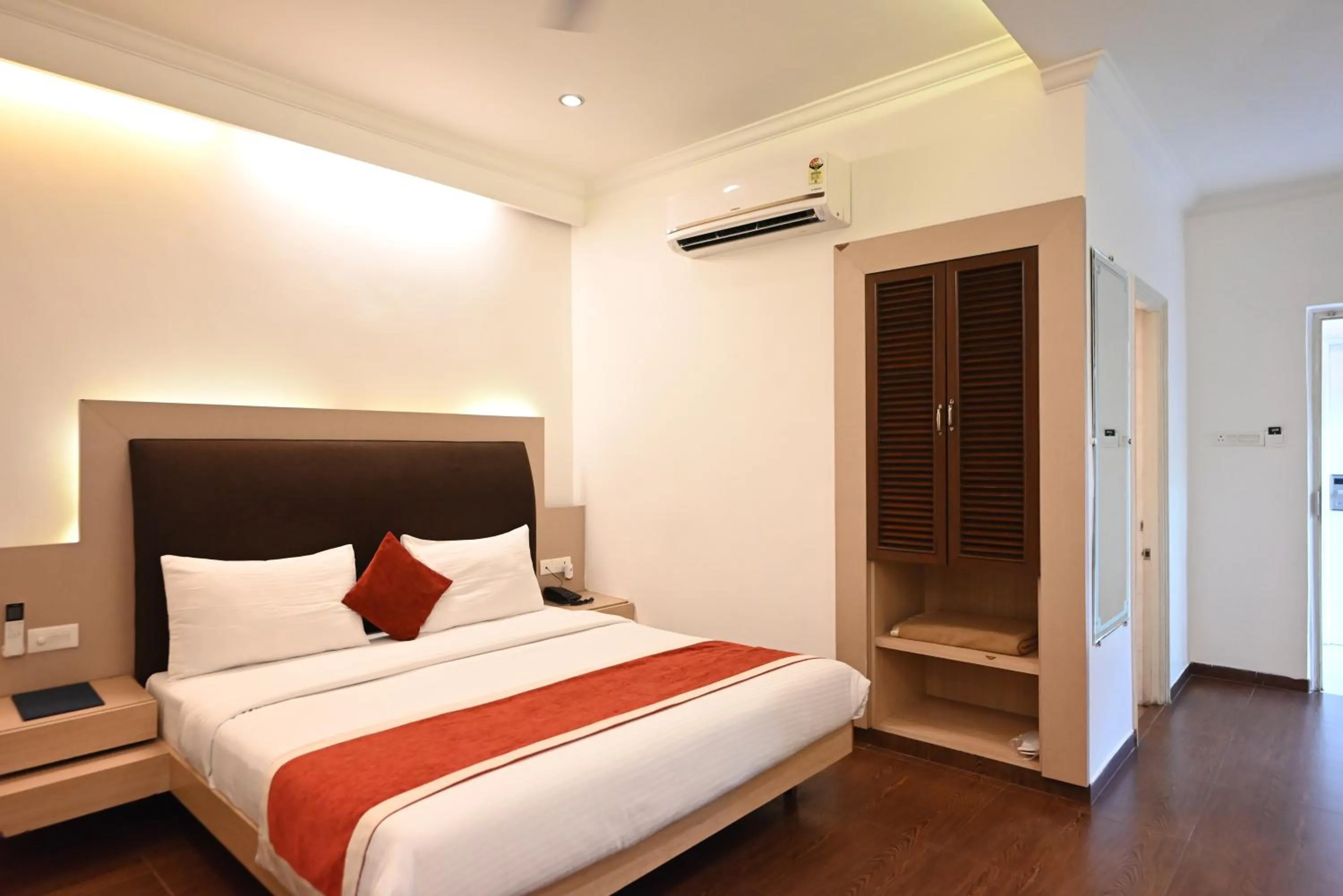 Bedroom, Bed in Kingston Resort
