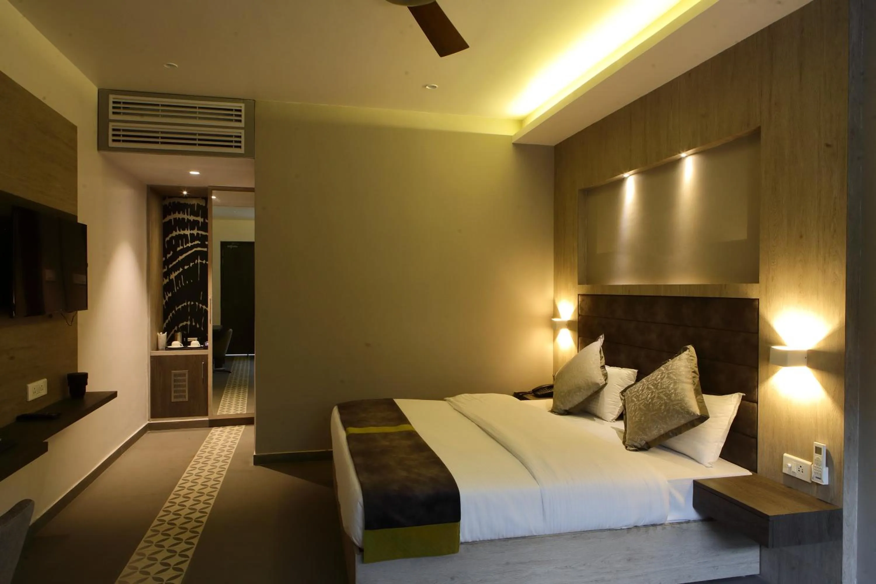 Photo of the whole room, Bed in Kingston Resort