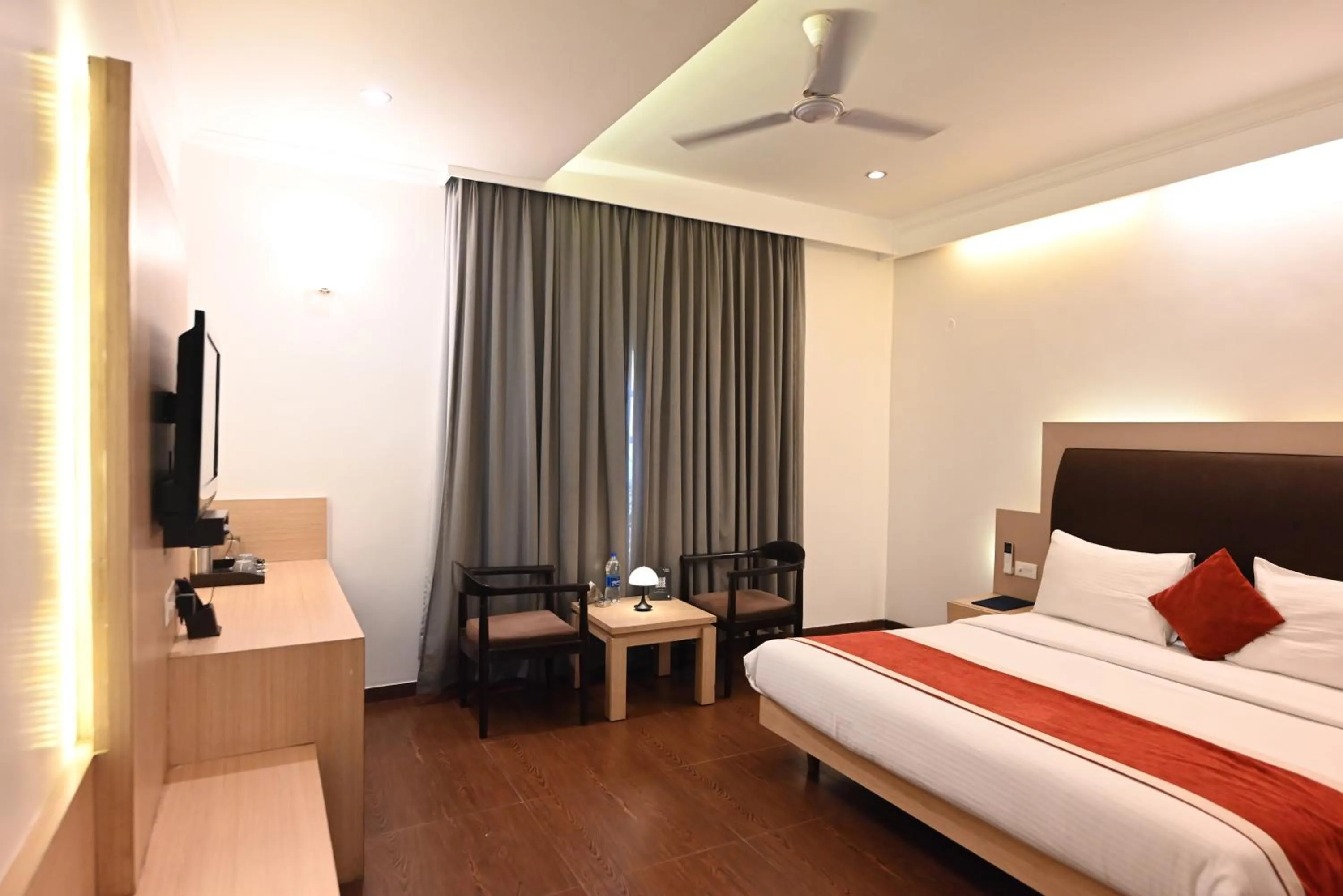 Photo of the whole room, Bed in Kingston Resort