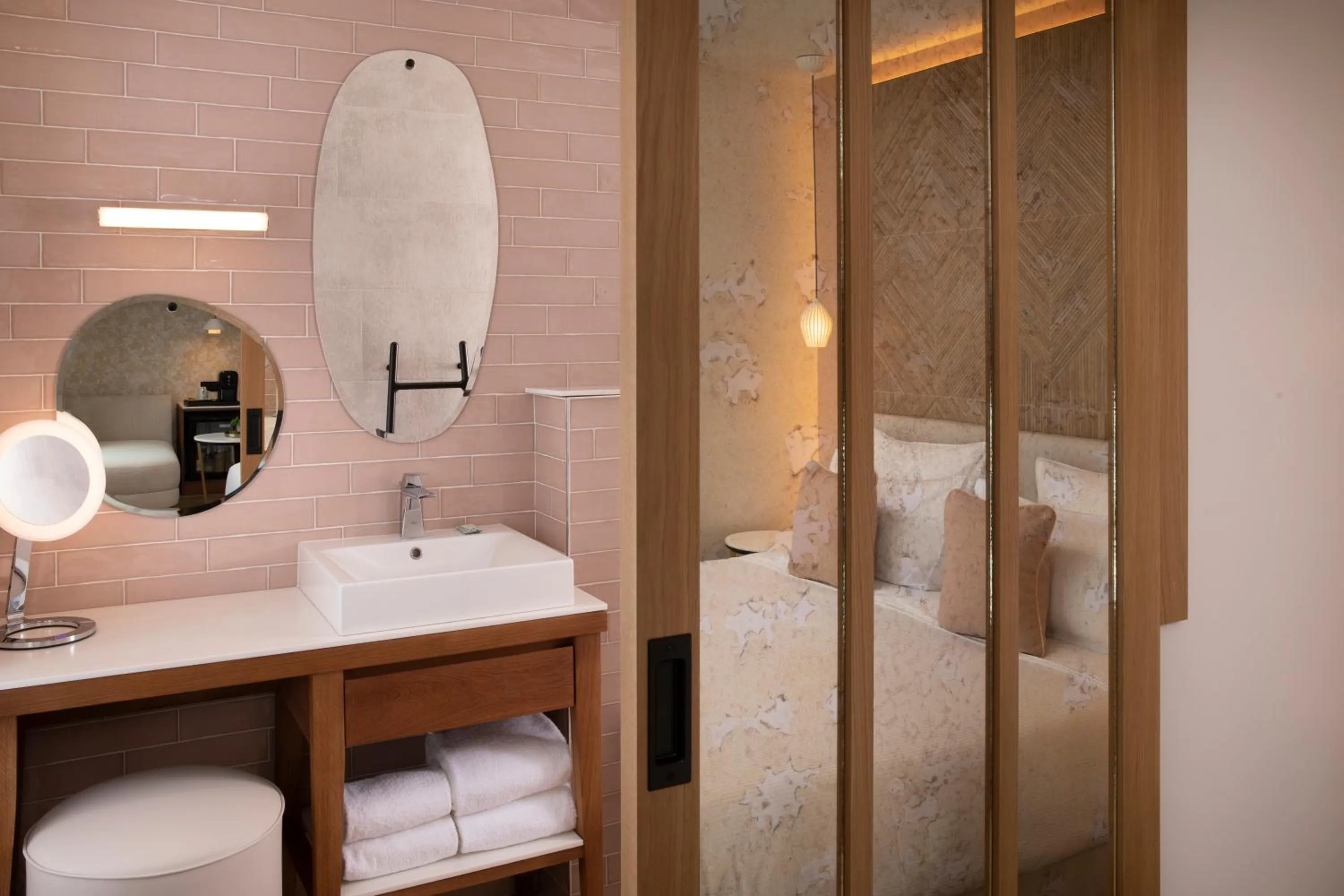 Bed in Hôtel des Champs-Elysées