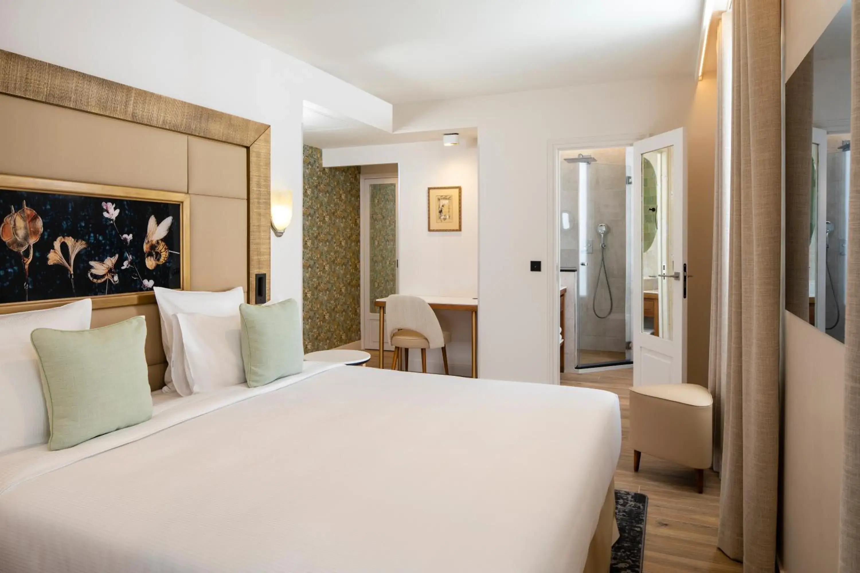 Executive Room with Courtyard View in Hôtel des Champs-Elysées Executive Room with Courtyard View in Hôtel des Champs-Elysées