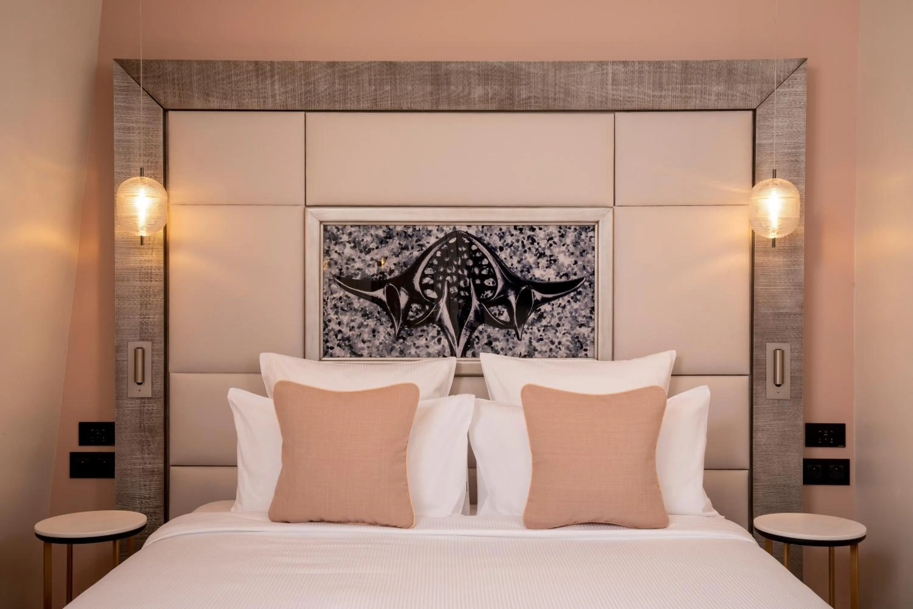 Bed in Hôtel des Champs-Elysées