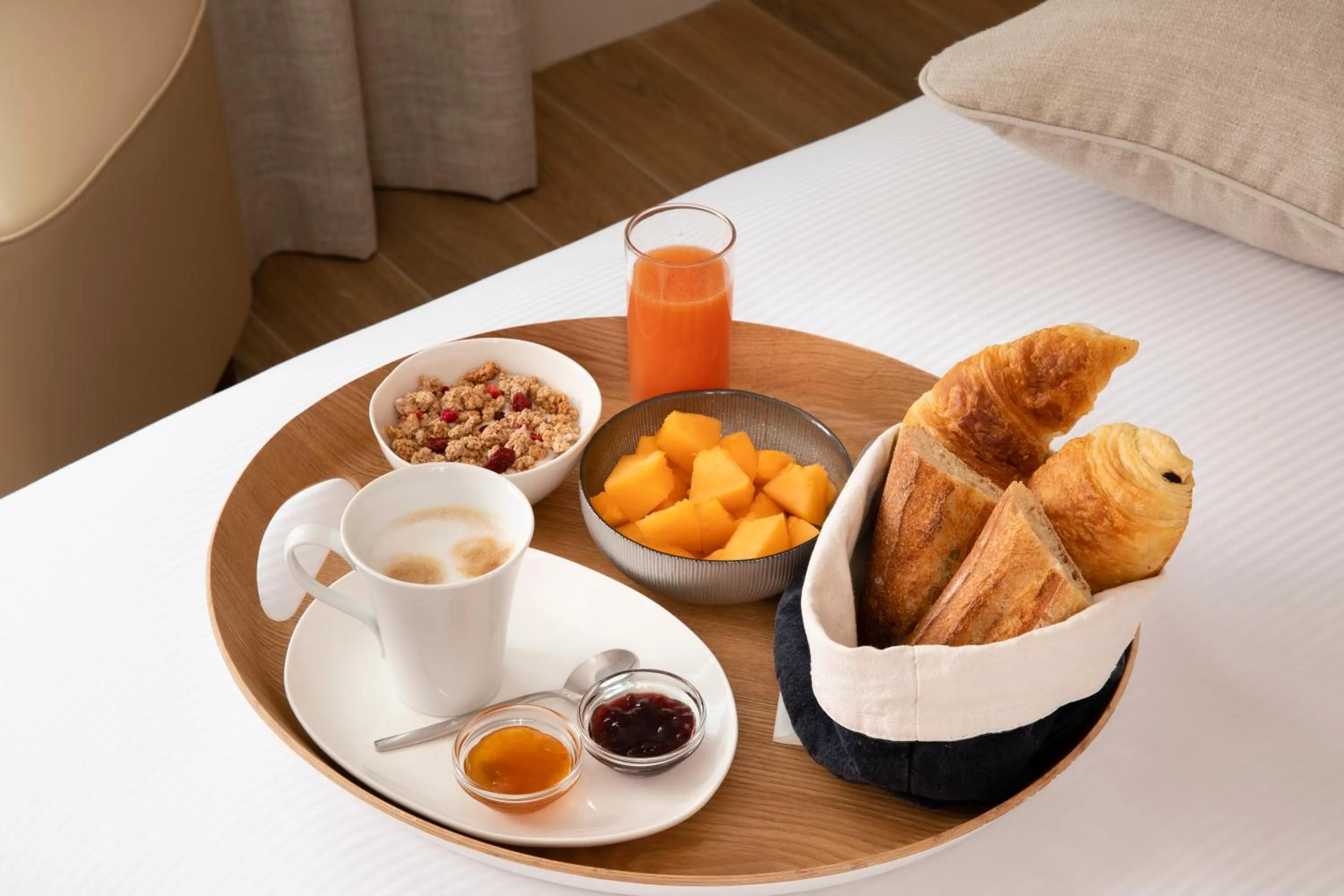 Continental breakfast in Hôtel des Champs-Elysées