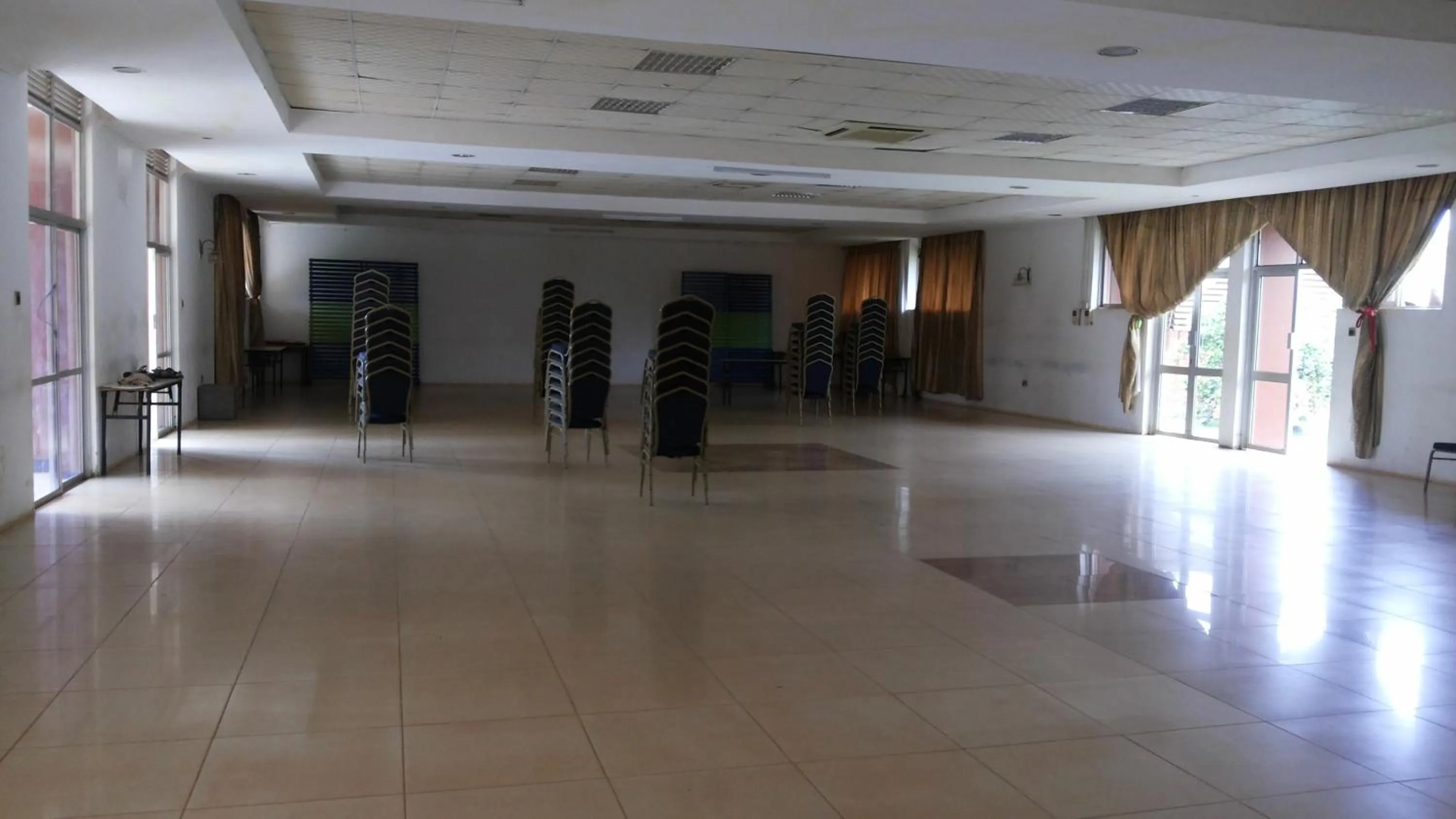 Banquet/Function facilities in St Lira Hotel