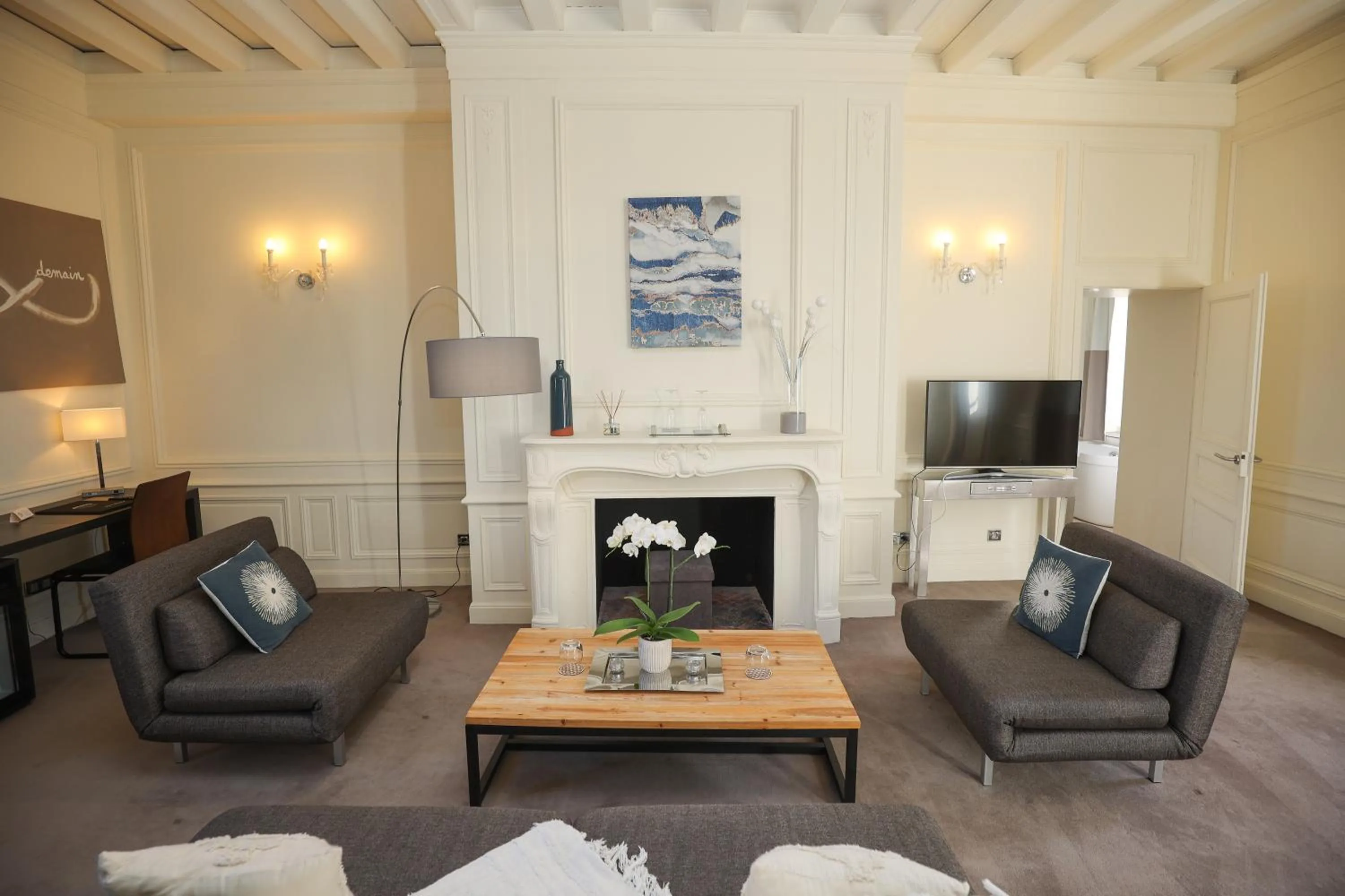 Living room in Hôtel Château de Lacan