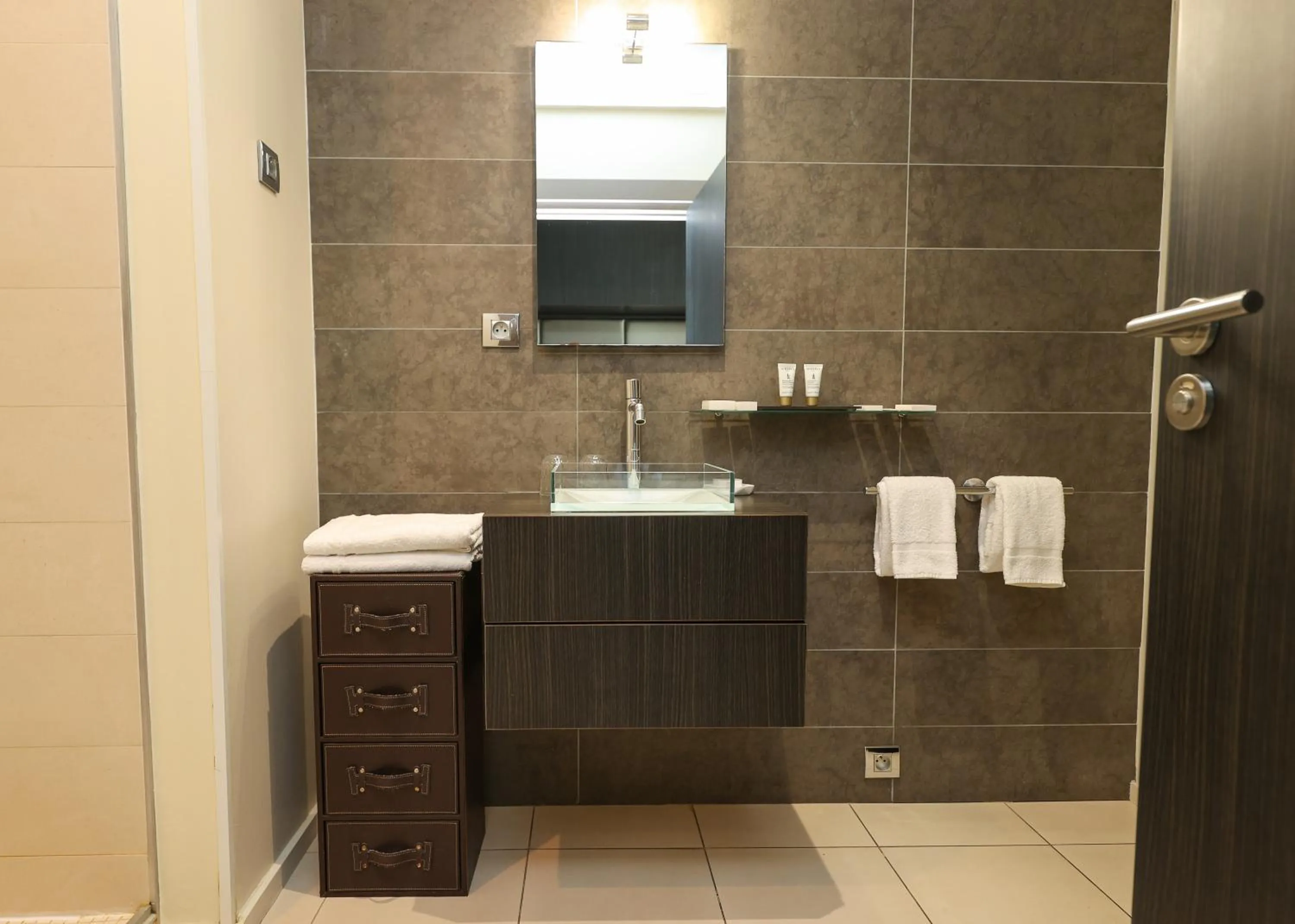 Bathroom in Hôtel Château de Lacan