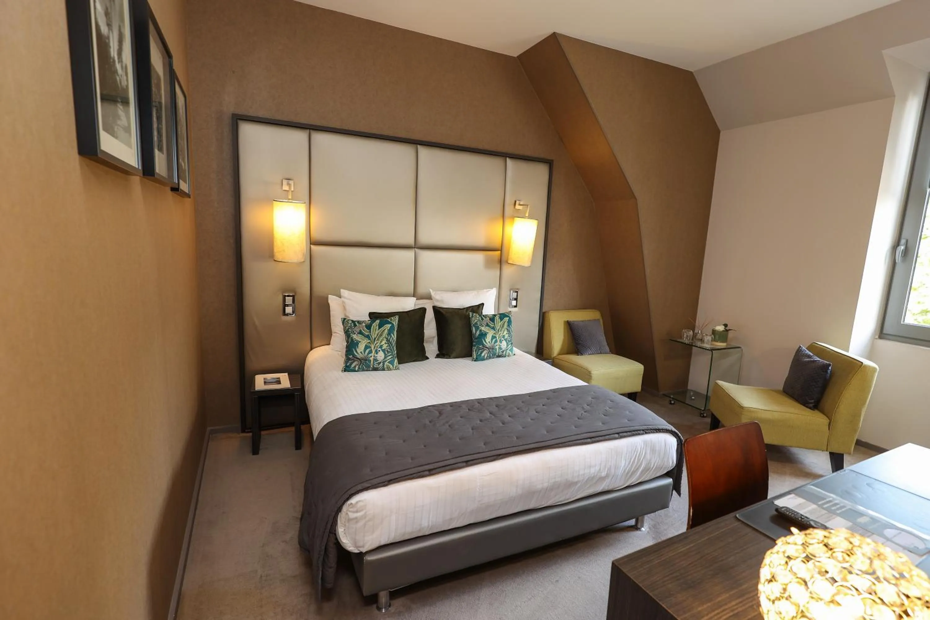 Photo of the whole room, Bed in Hôtel Château de Lacan