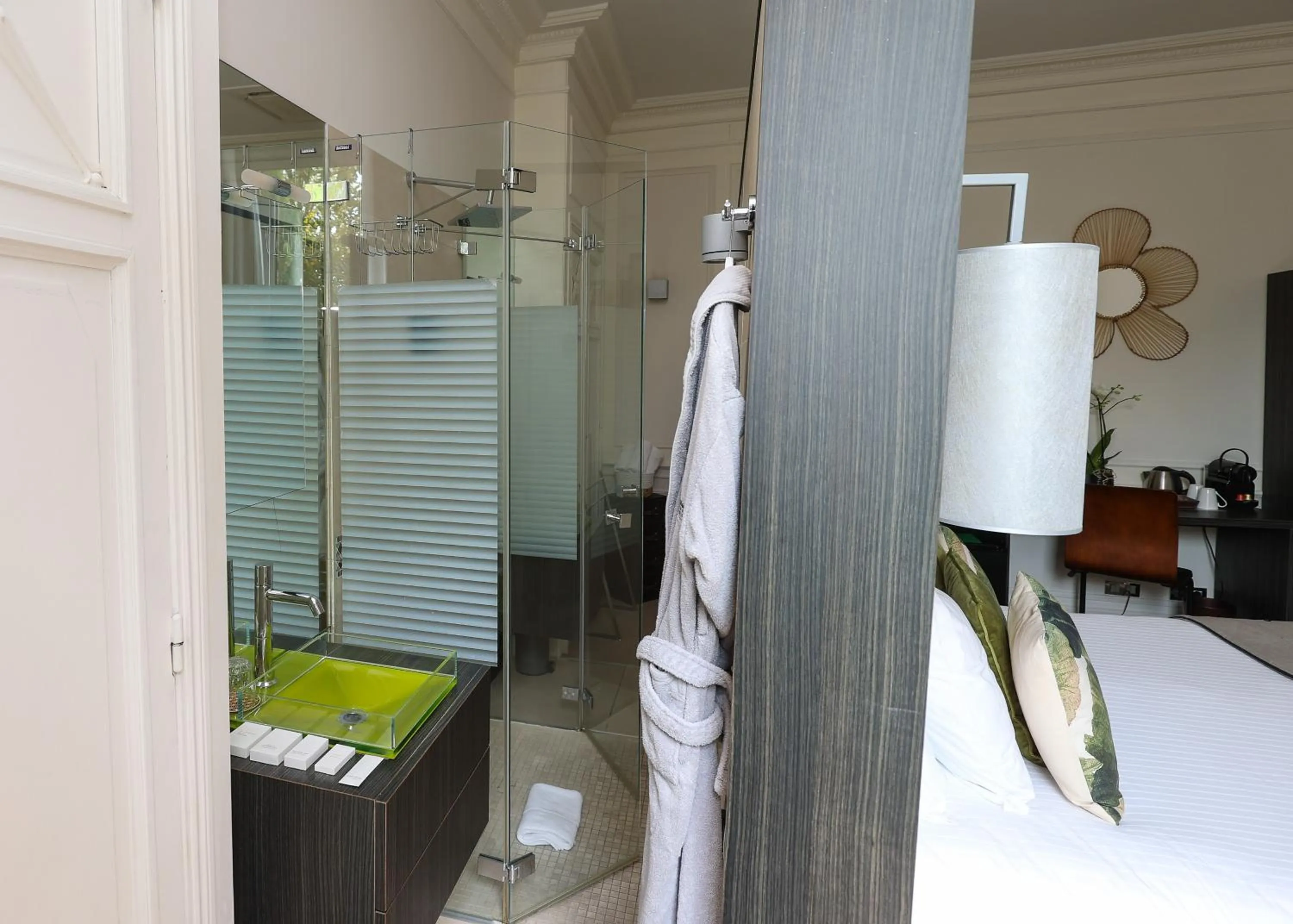 Photo of the whole room in Hôtel Château de Lacan