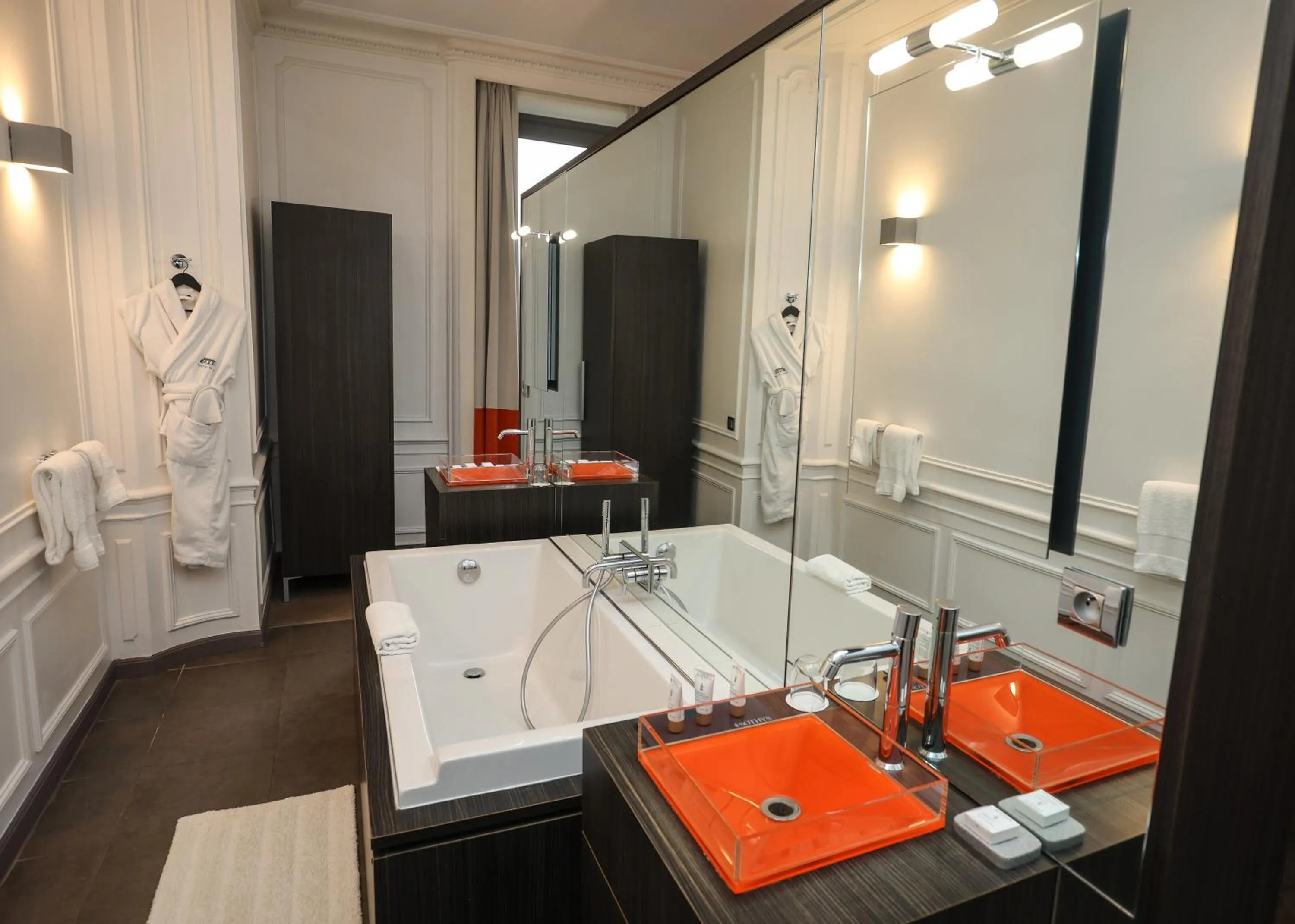 Bathroom in Hôtel Château de Lacan