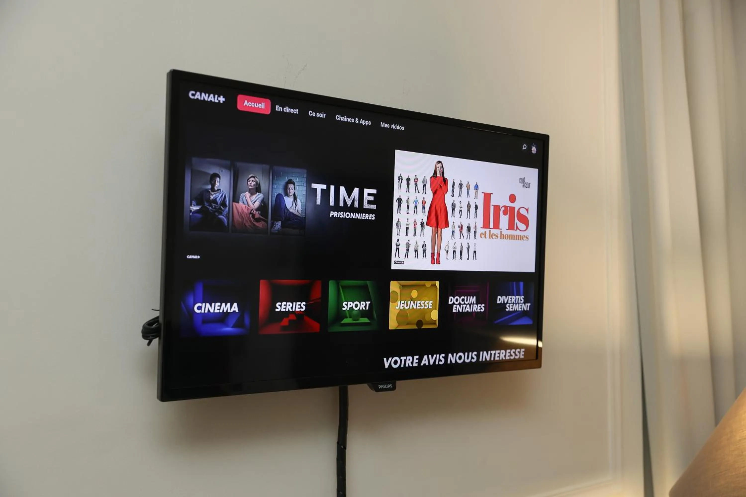 TV and multimedia in Hôtel Château de Lacan