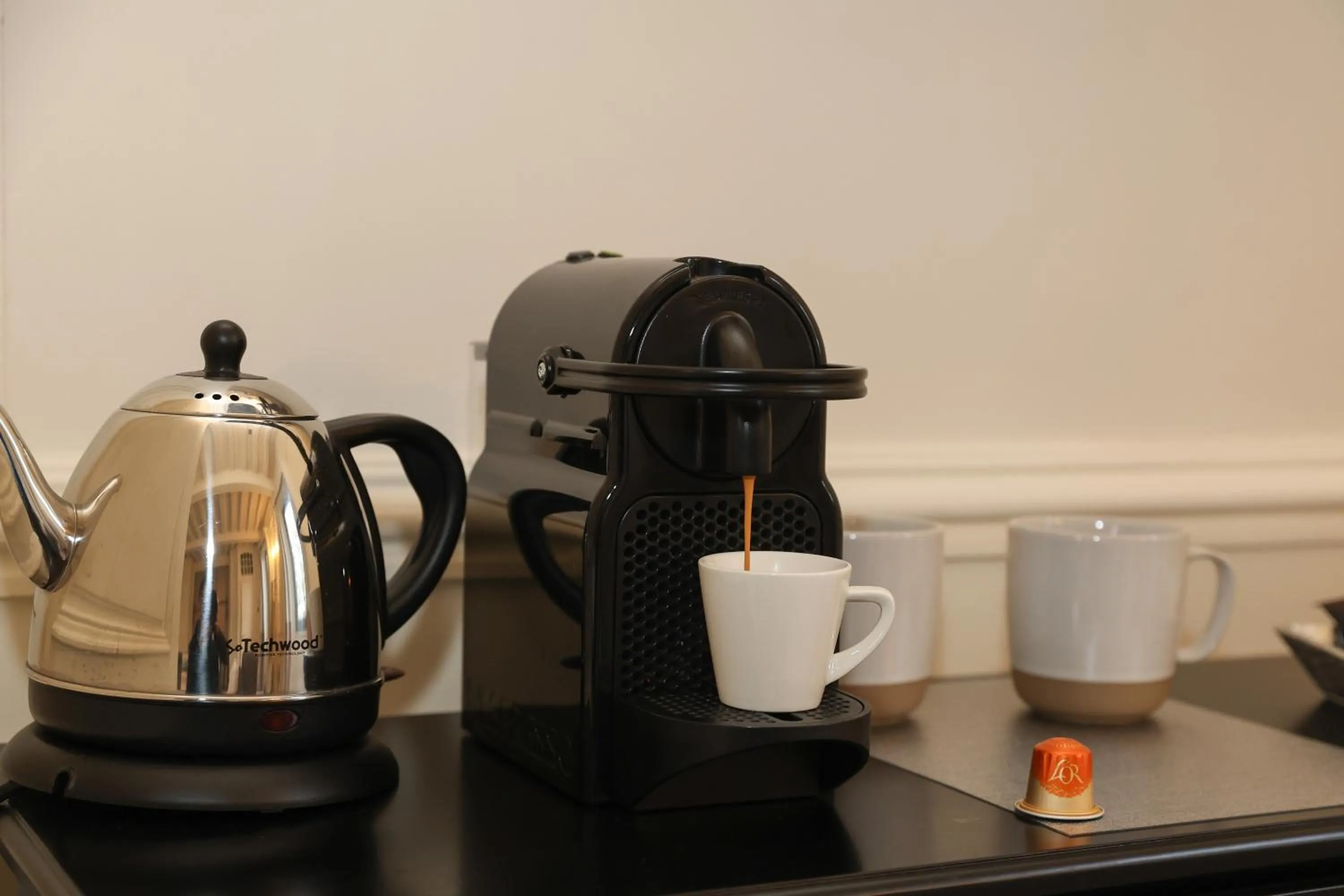 Coffee/tea facilities in Hôtel Château de Lacan