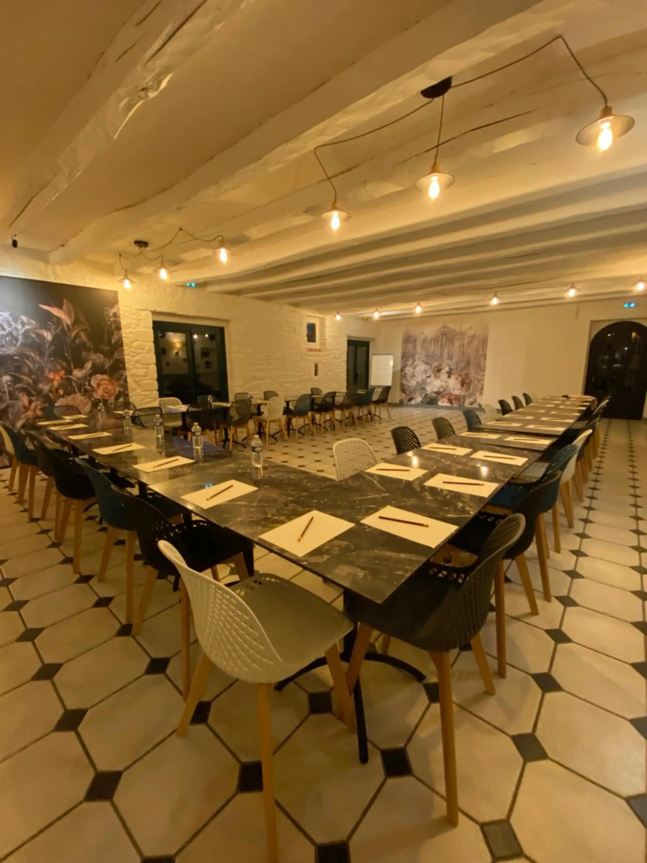 Business facilities in Manoir De Rigourdaine