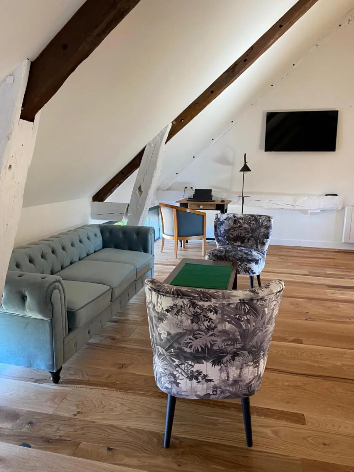 Communal lounge/ TV room in Manoir De Rigourdaine
