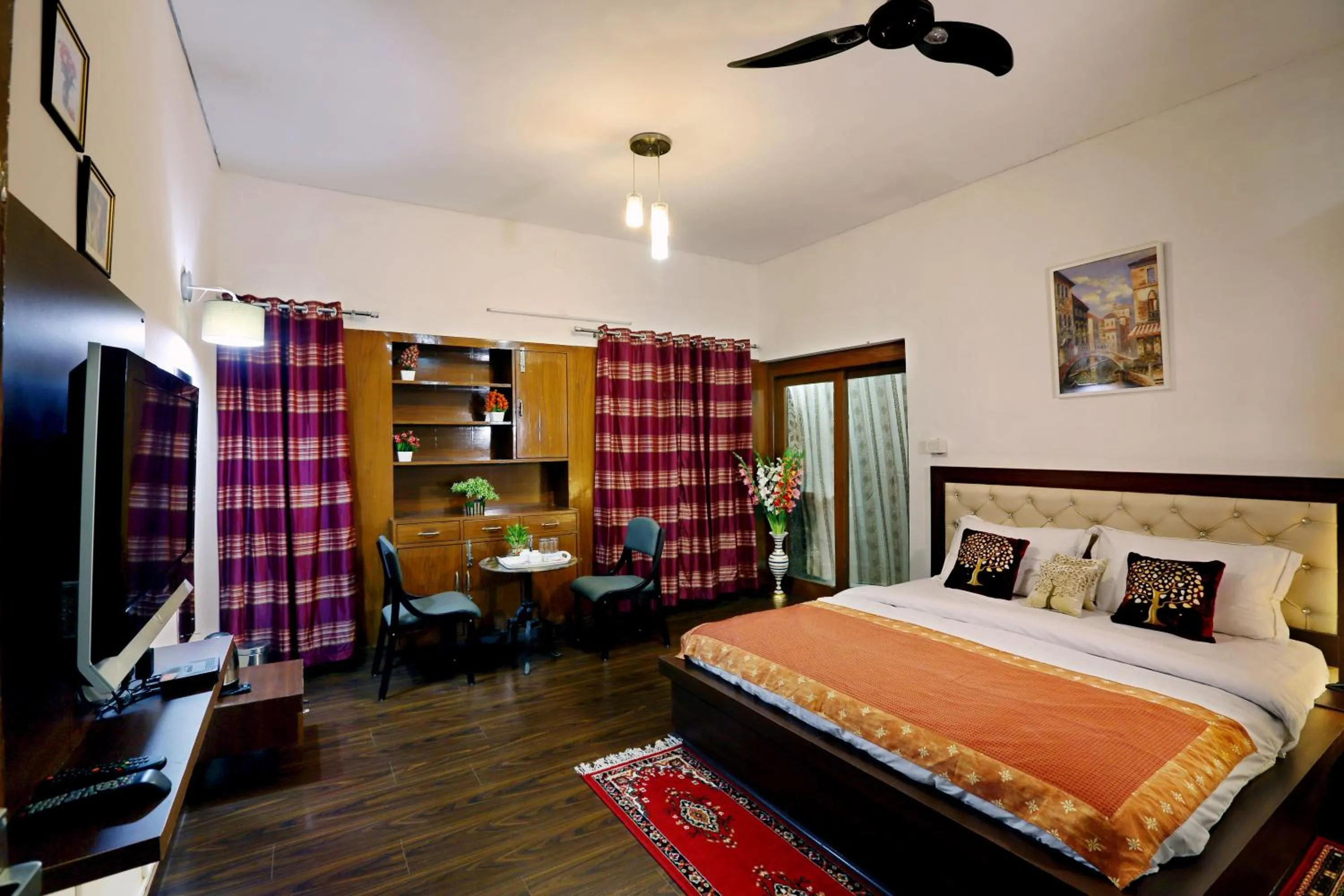 Photo of the whole room, Bed in Golden Homestay