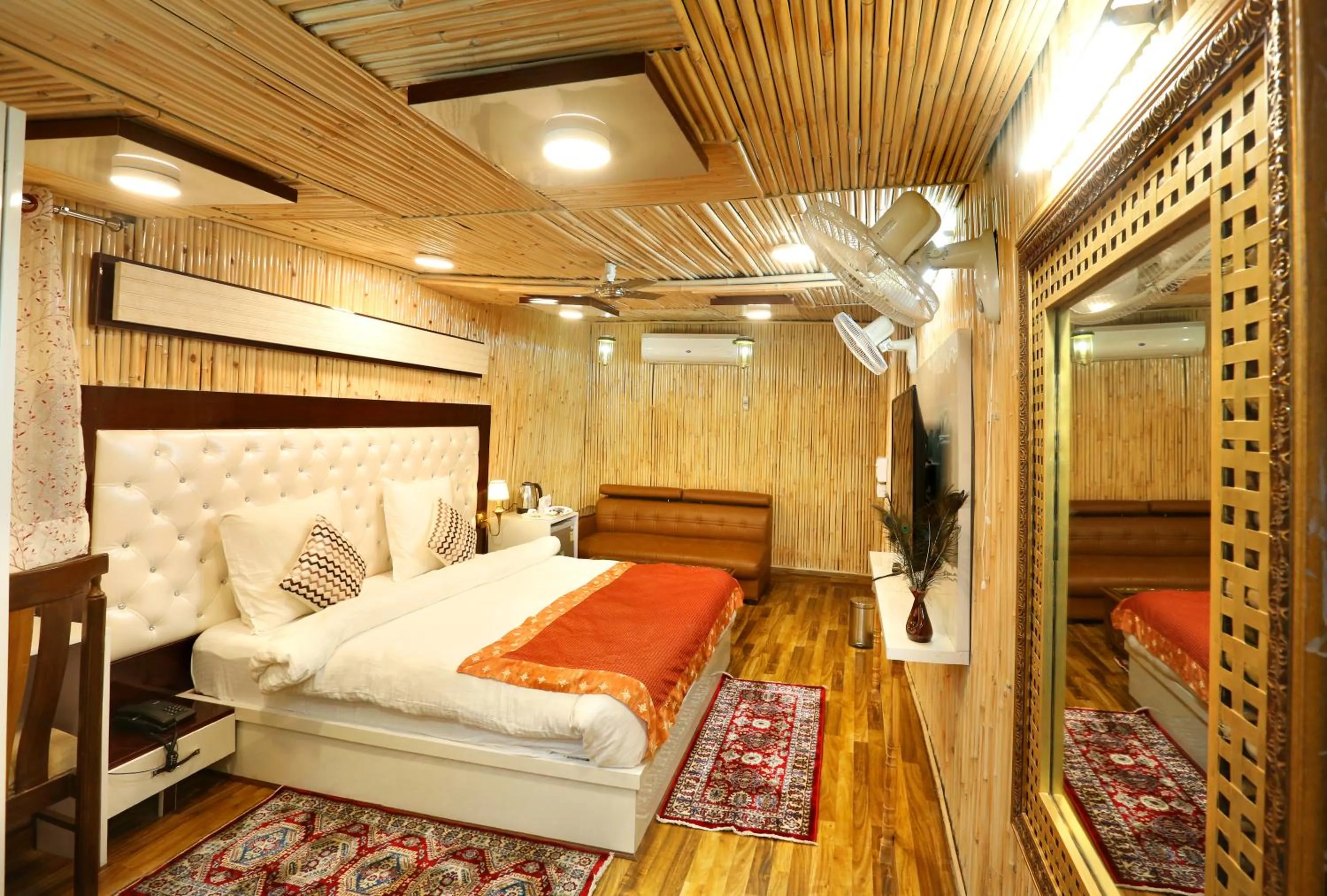 Photo of the whole room, Bed in Golden Homestay