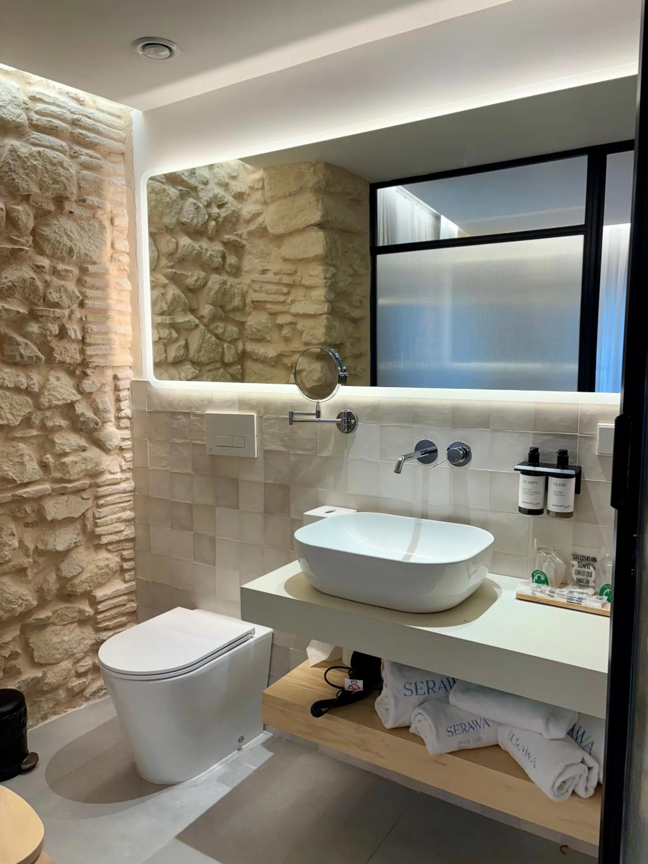 Bathroom in Hotel Serawa Alicante