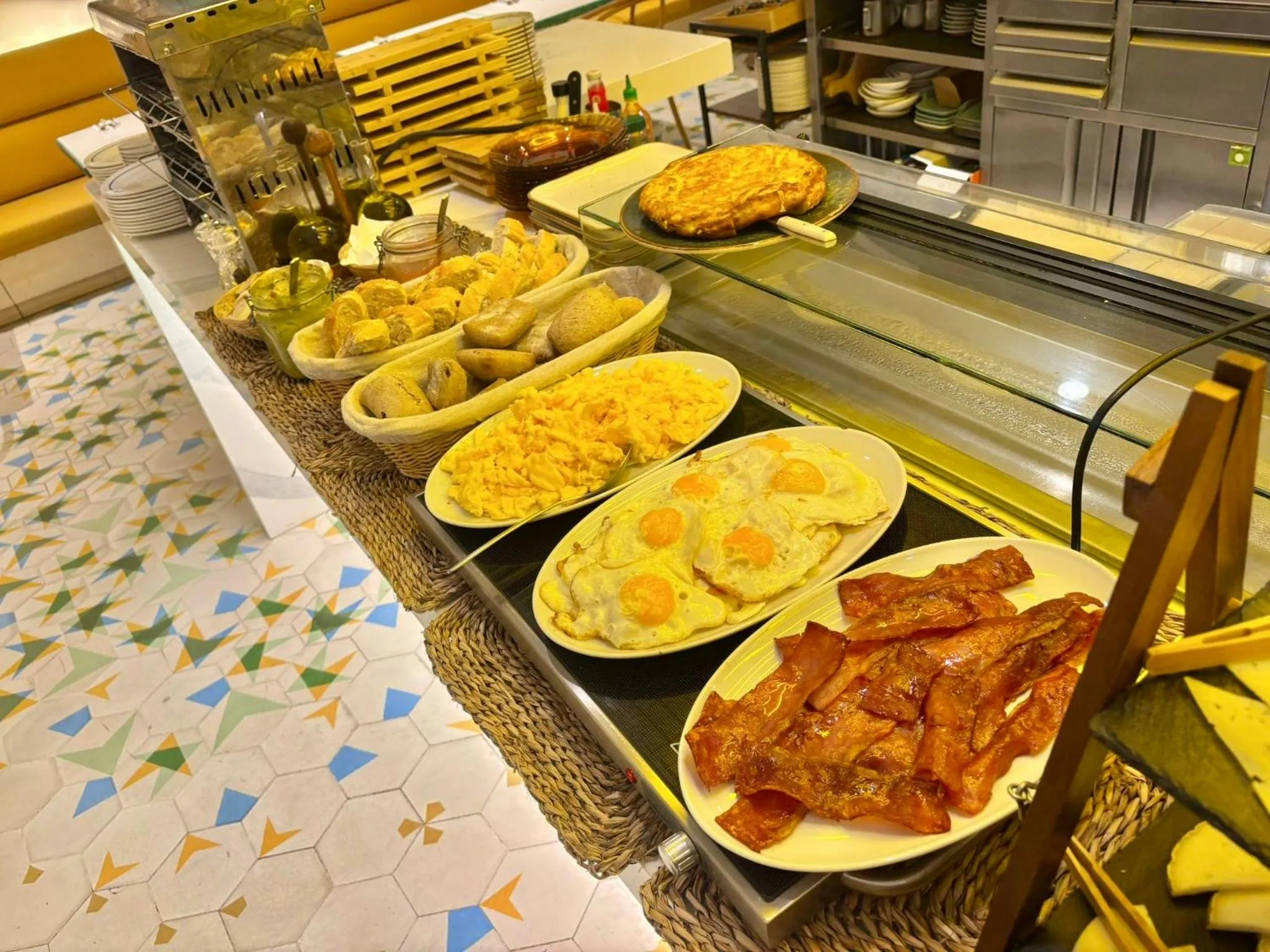 Buffet breakfast in Hotel Serawa Alicante