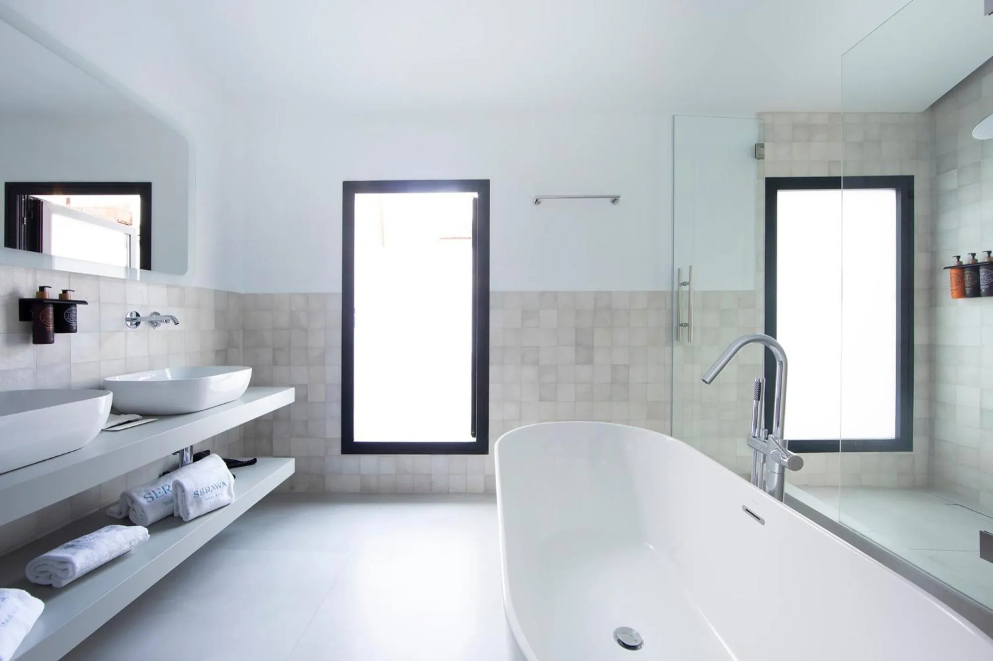 Bath in Hotel Serawa Alicante