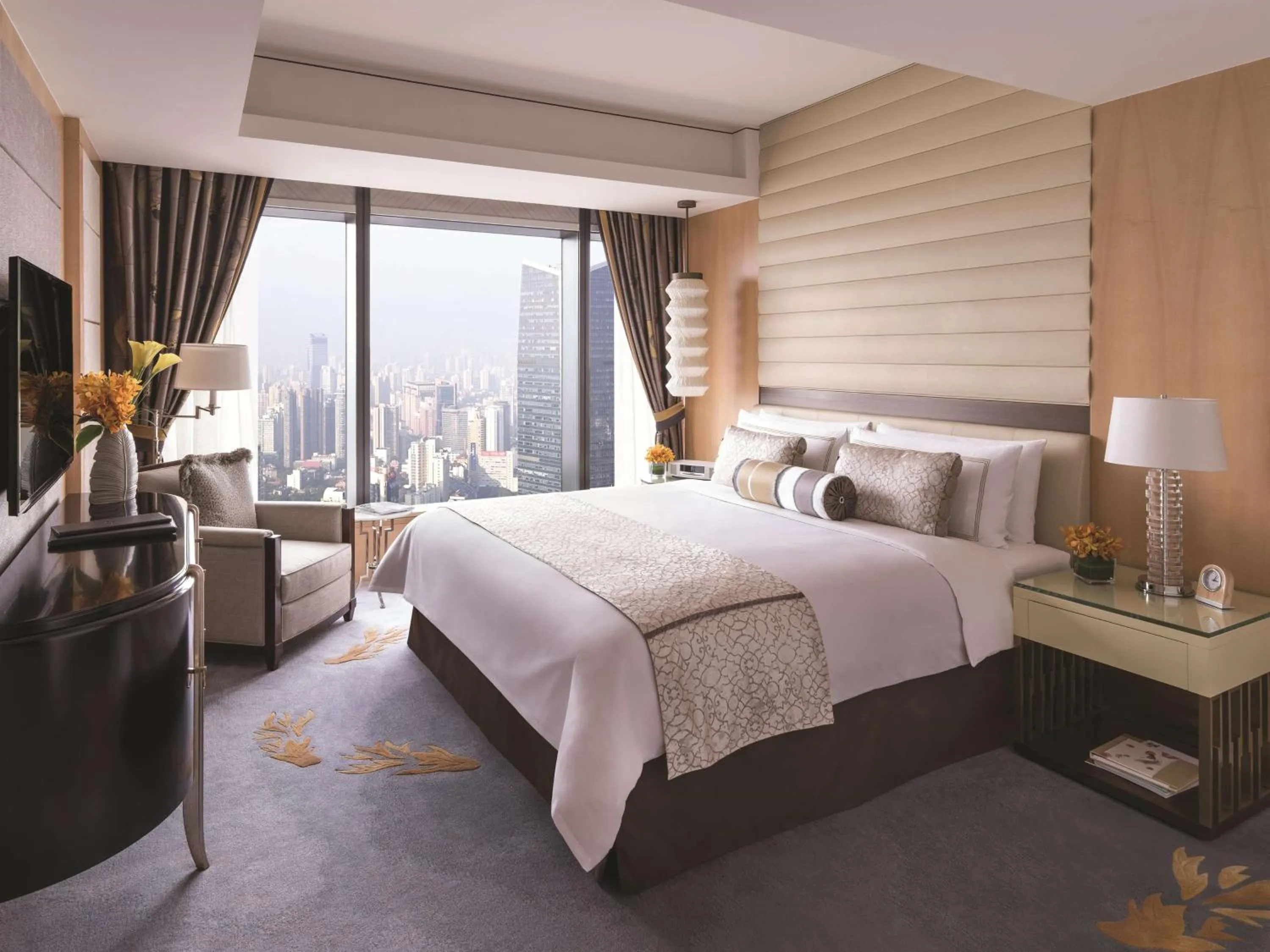 Photo of the whole room, Bed in Jing An Shangri-La, Shanghai - sits centrally amid Puxi's iconic landmarks, uniquely positioned nearby Jing'an Temple
