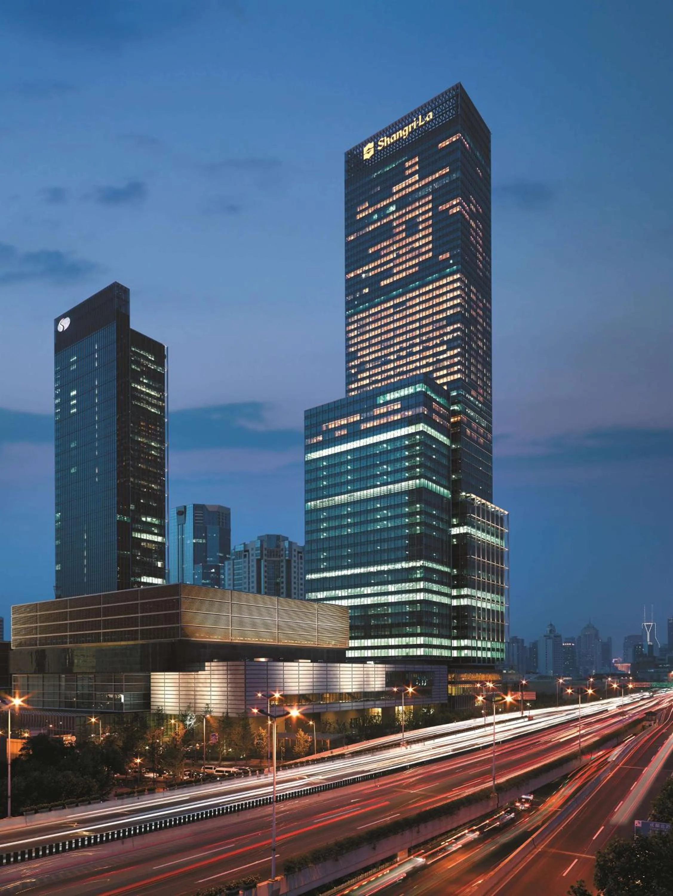 Property building in Jing An Shangri-La, Shanghai - sits centrally amid Puxi's iconic landmarks, uniquely positioned nearby Jing'an Temple