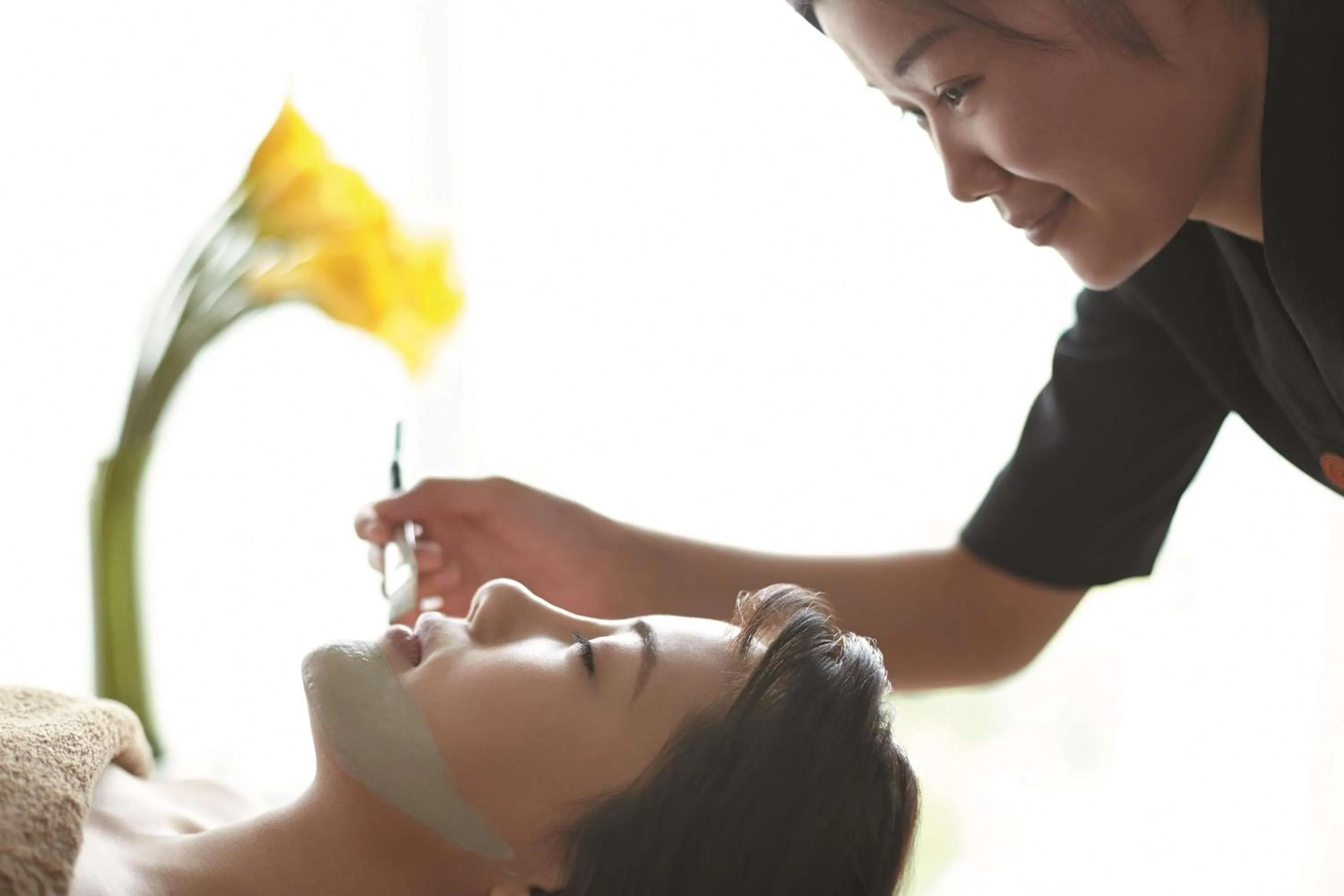 Spa and wellness centre/facilities in Jing An Shangri-La, Shanghai - sits centrally amid Puxi's iconic landmarks, uniquely positioned nearby Jing'an Temple