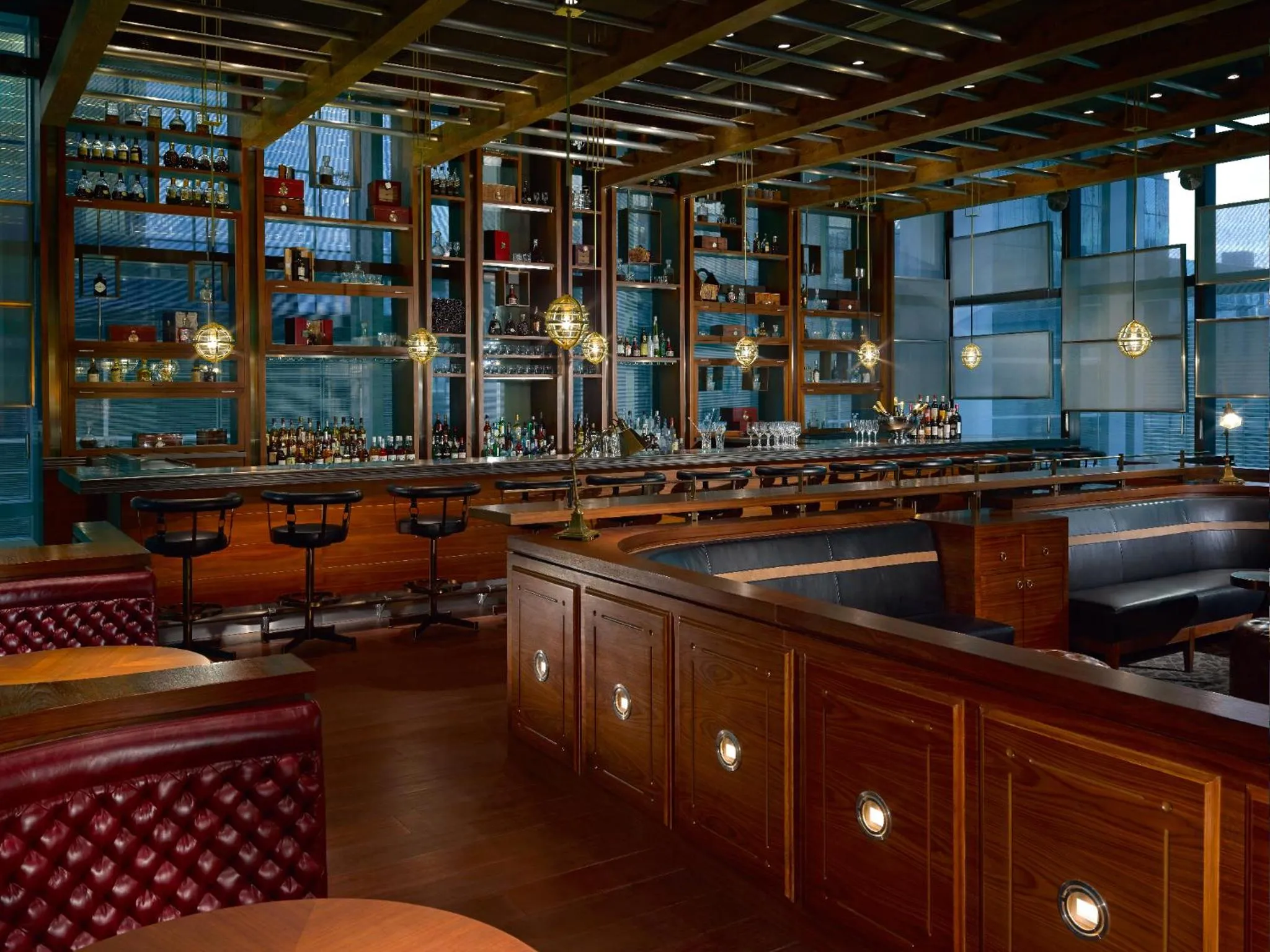 Restaurant/places to eat in Jing An Shangri-La, Shanghai - sits centrally amid Puxi's iconic landmarks, uniquely positioned nearby Jing'an Temple