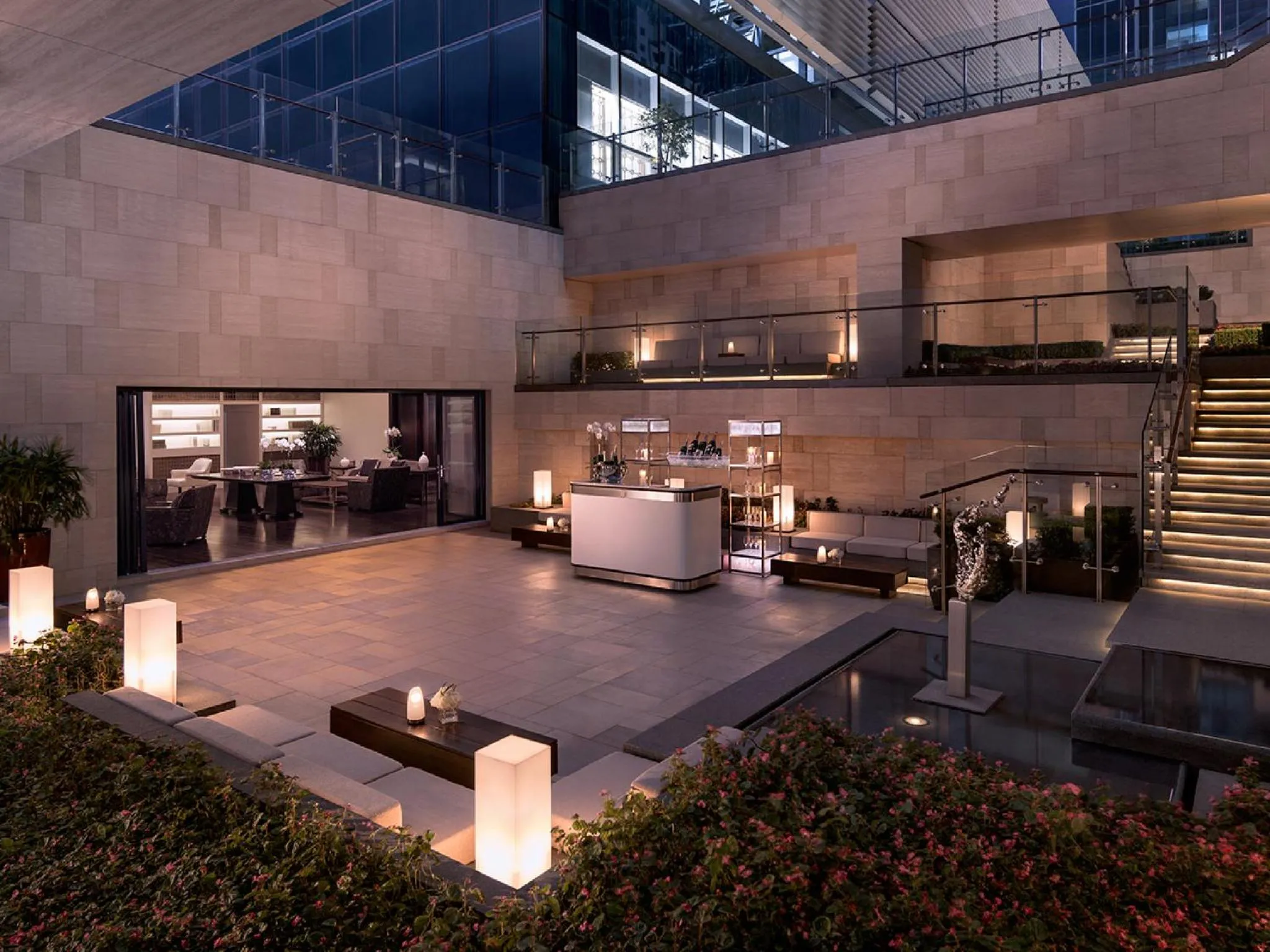 Banquet/Function facilities in Jing An Shangri-La, Shanghai - sits centrally amid Puxi's iconic landmarks, uniquely positioned nearby Jing'an Temple