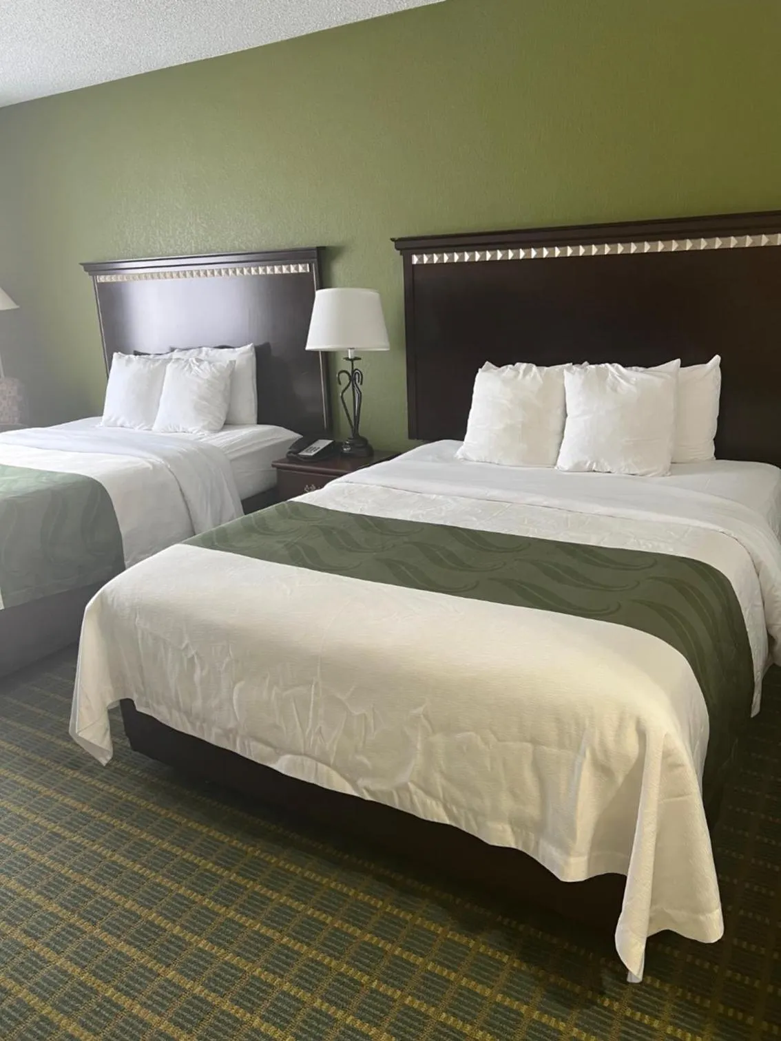 Bed in Quality Inn Seekonk-Providence