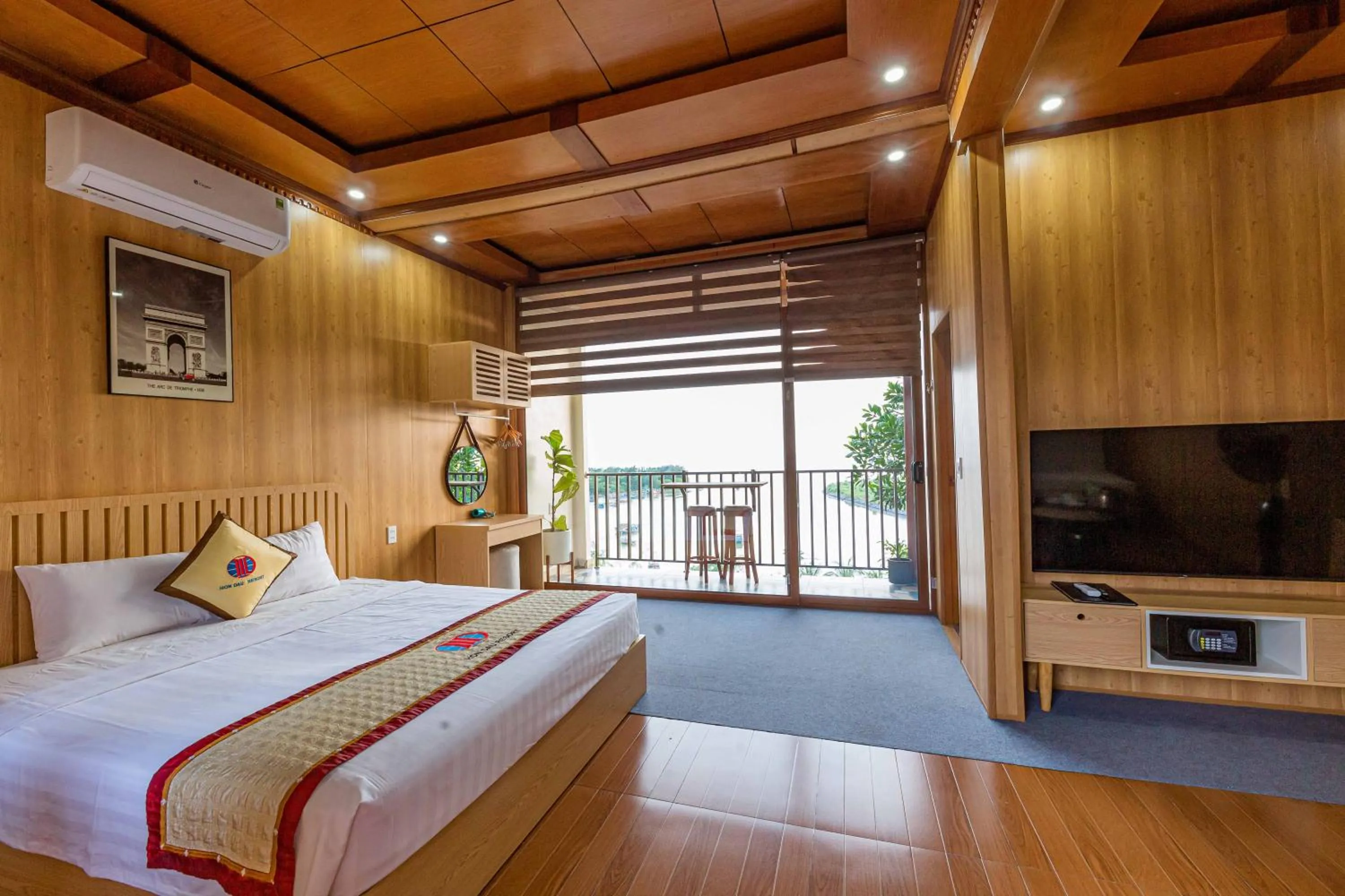 Bed in Hon Dau Resort