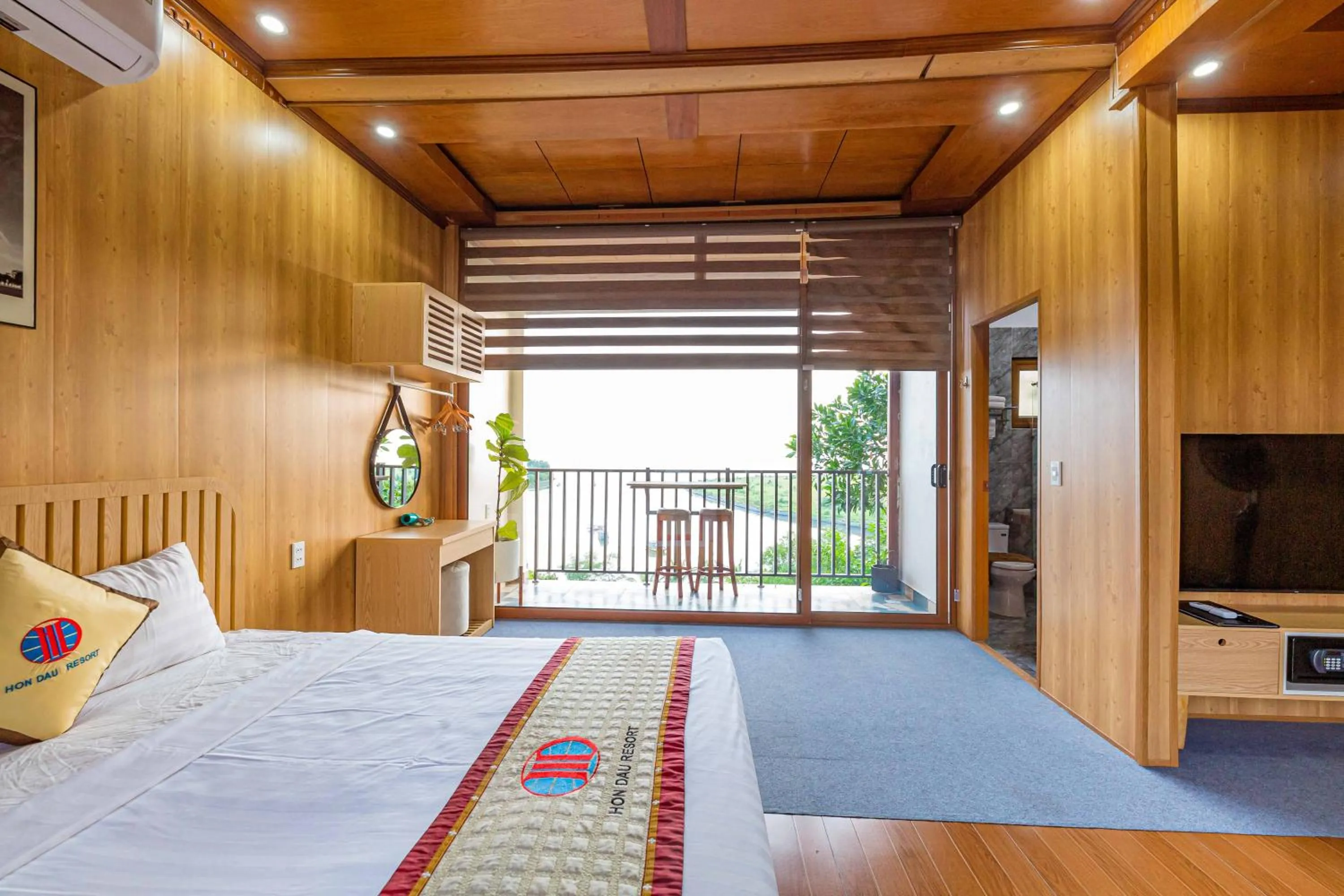 Bed in Hon Dau Resort