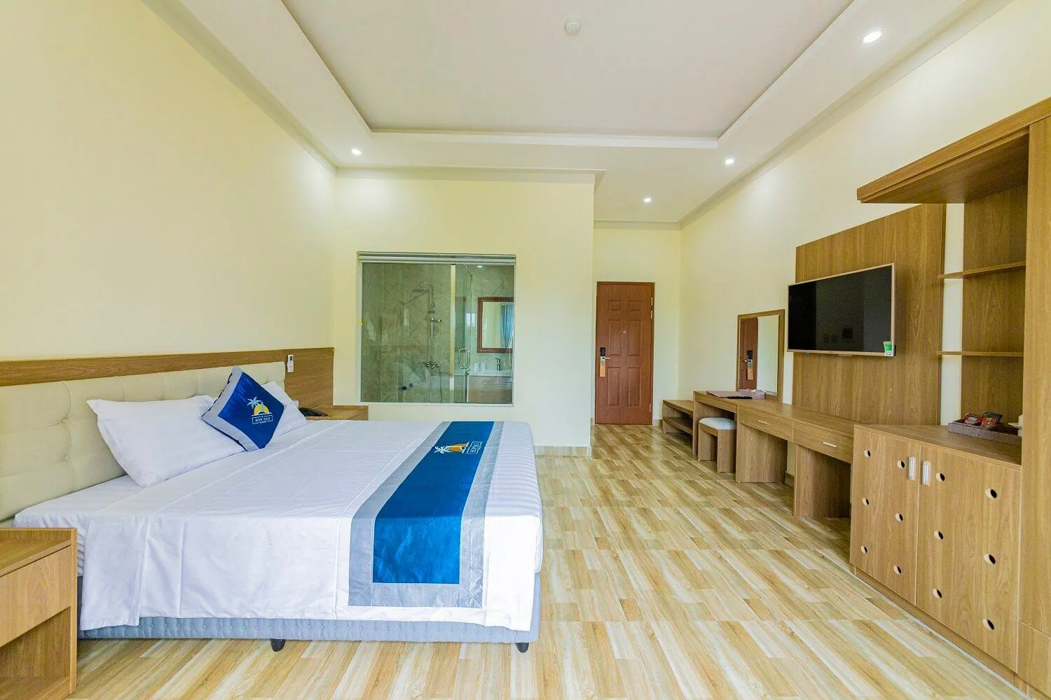 Bed in Hon Dau Resort