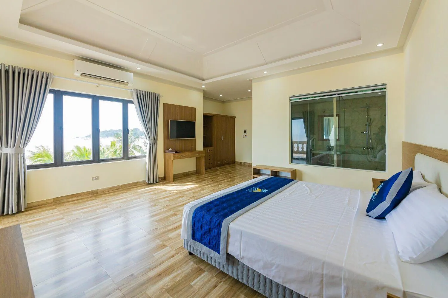 Bed in Hon Dau Resort