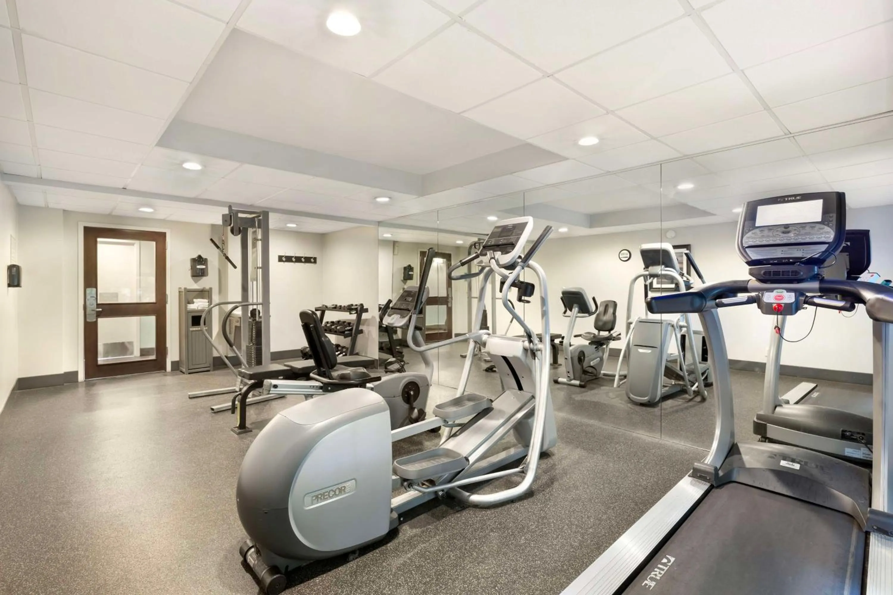 Fitness centre/facilities in Best Western Hartford Hotel and Suites