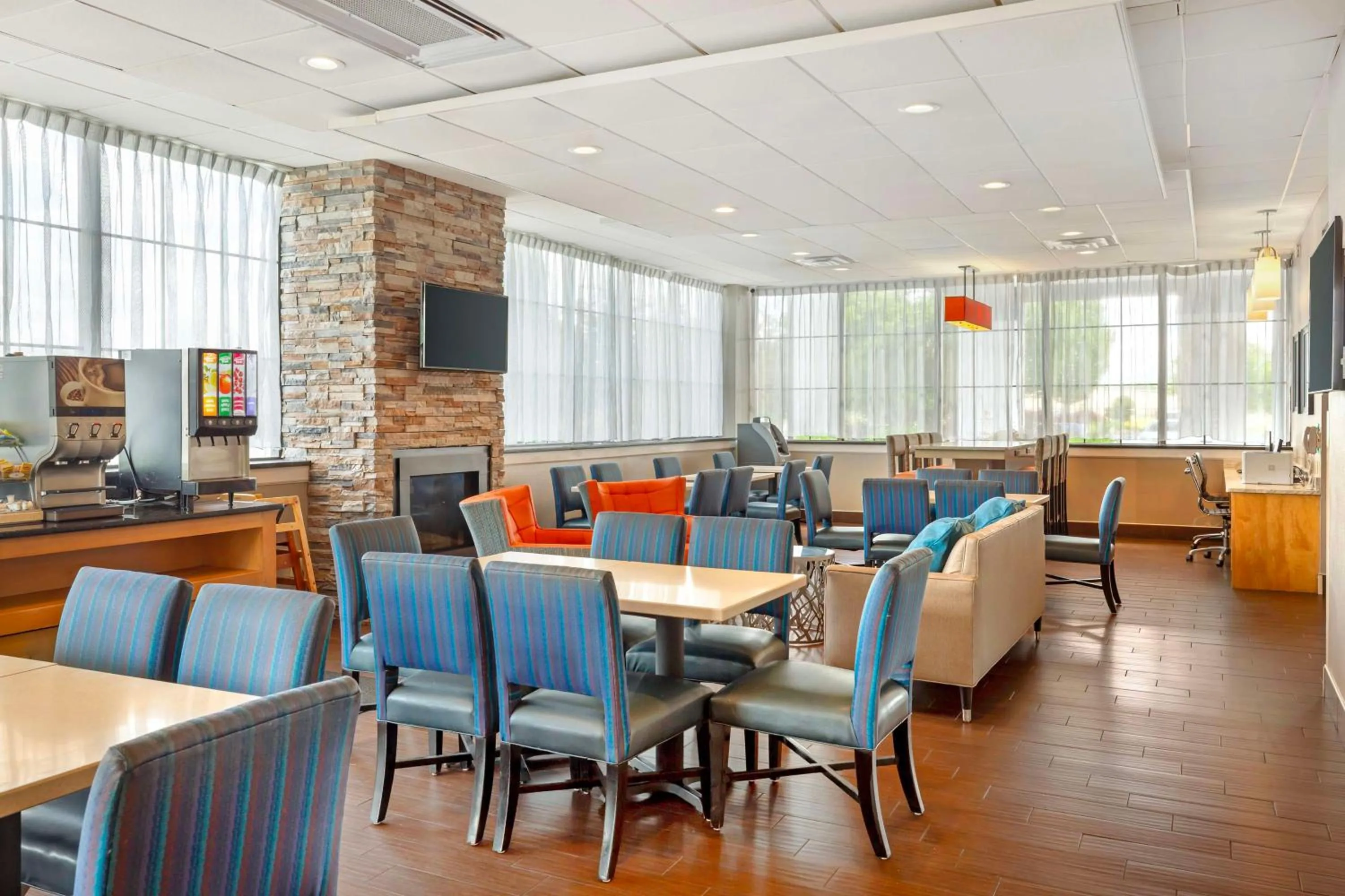 Lobby or reception in Best Western Hartford Hotel and Suites