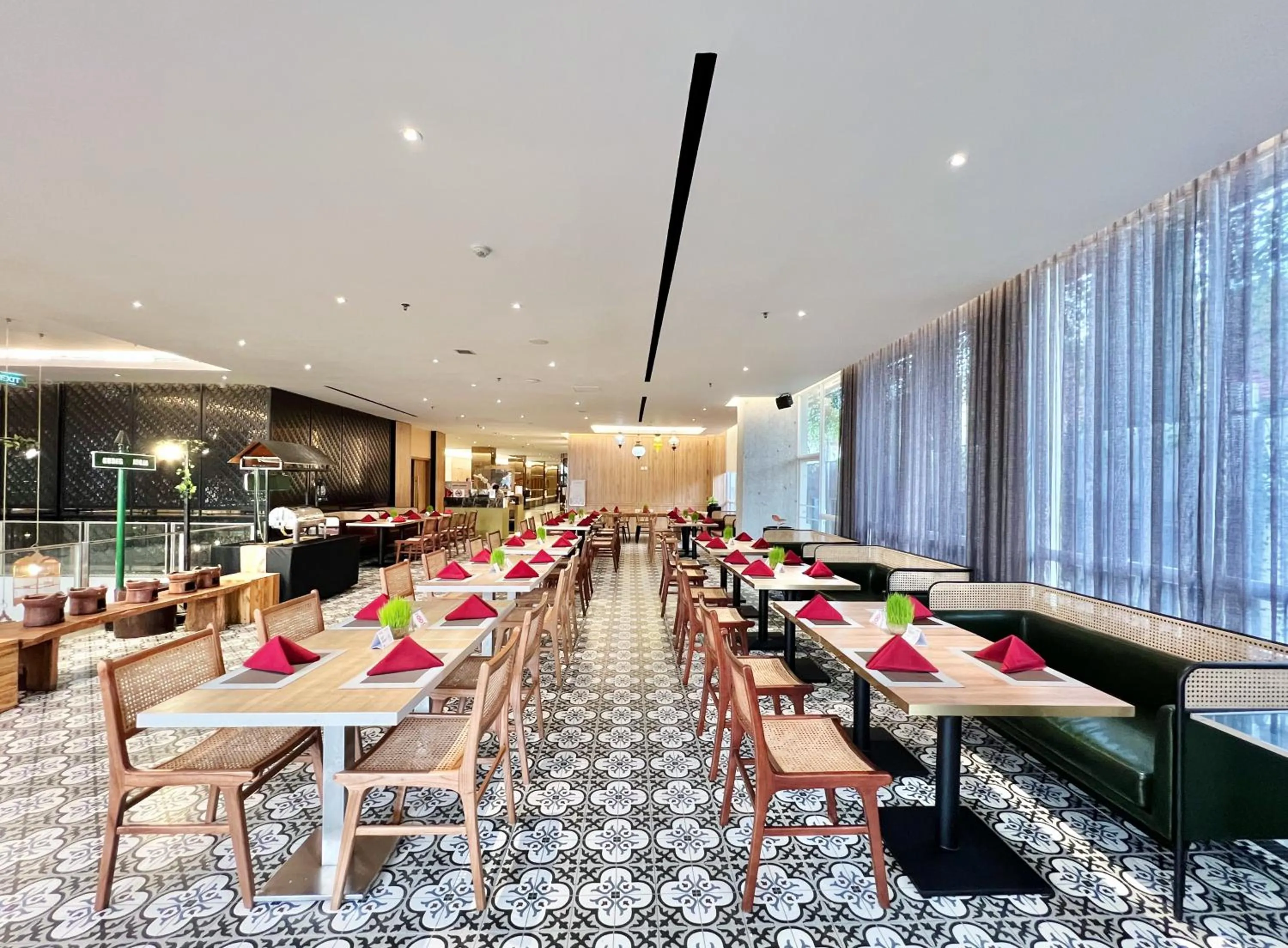 Restaurant/places to eat in Grand Zuri Malioboro