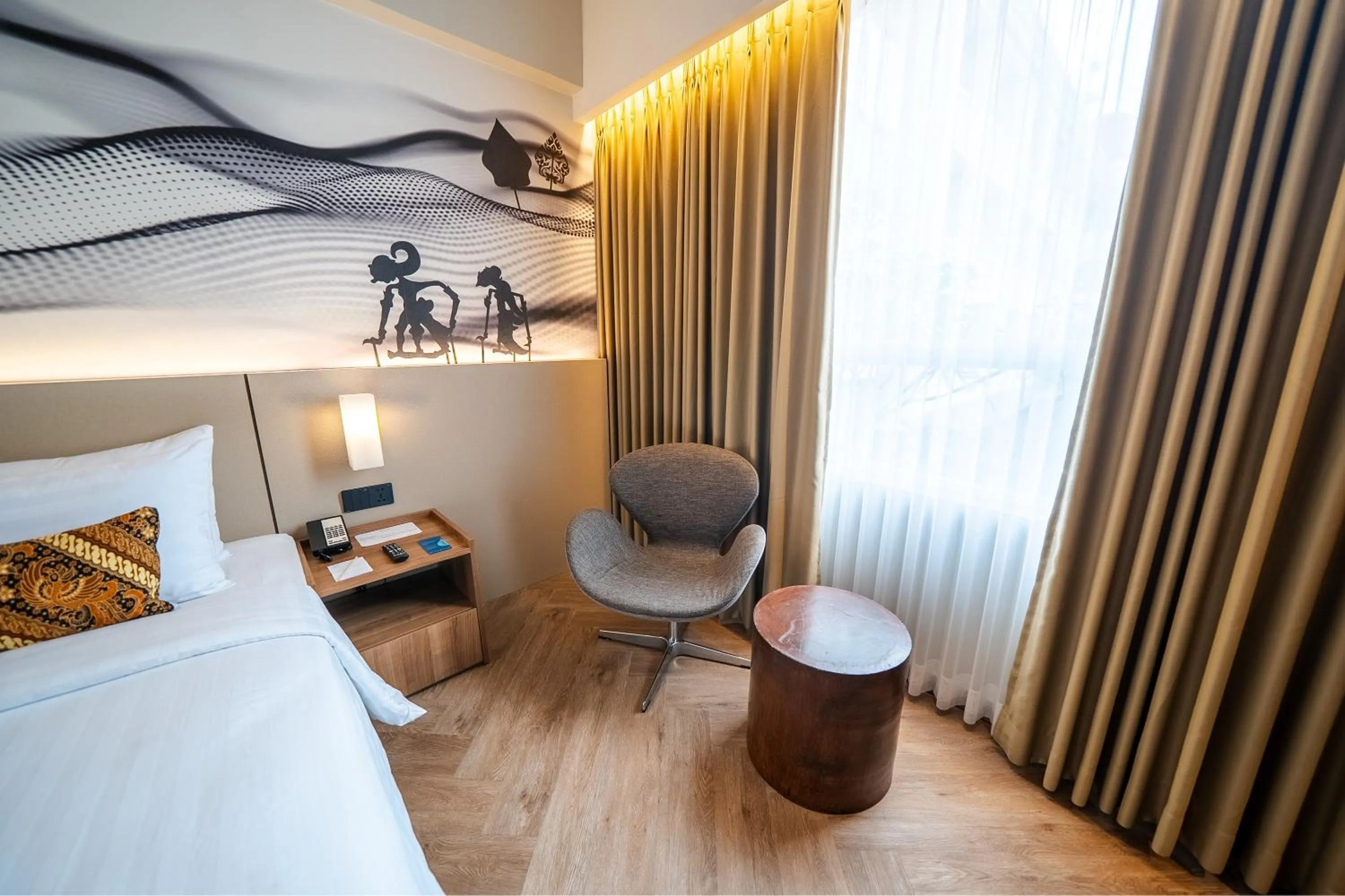 Dining area, Bed in Grand Zuri Malioboro