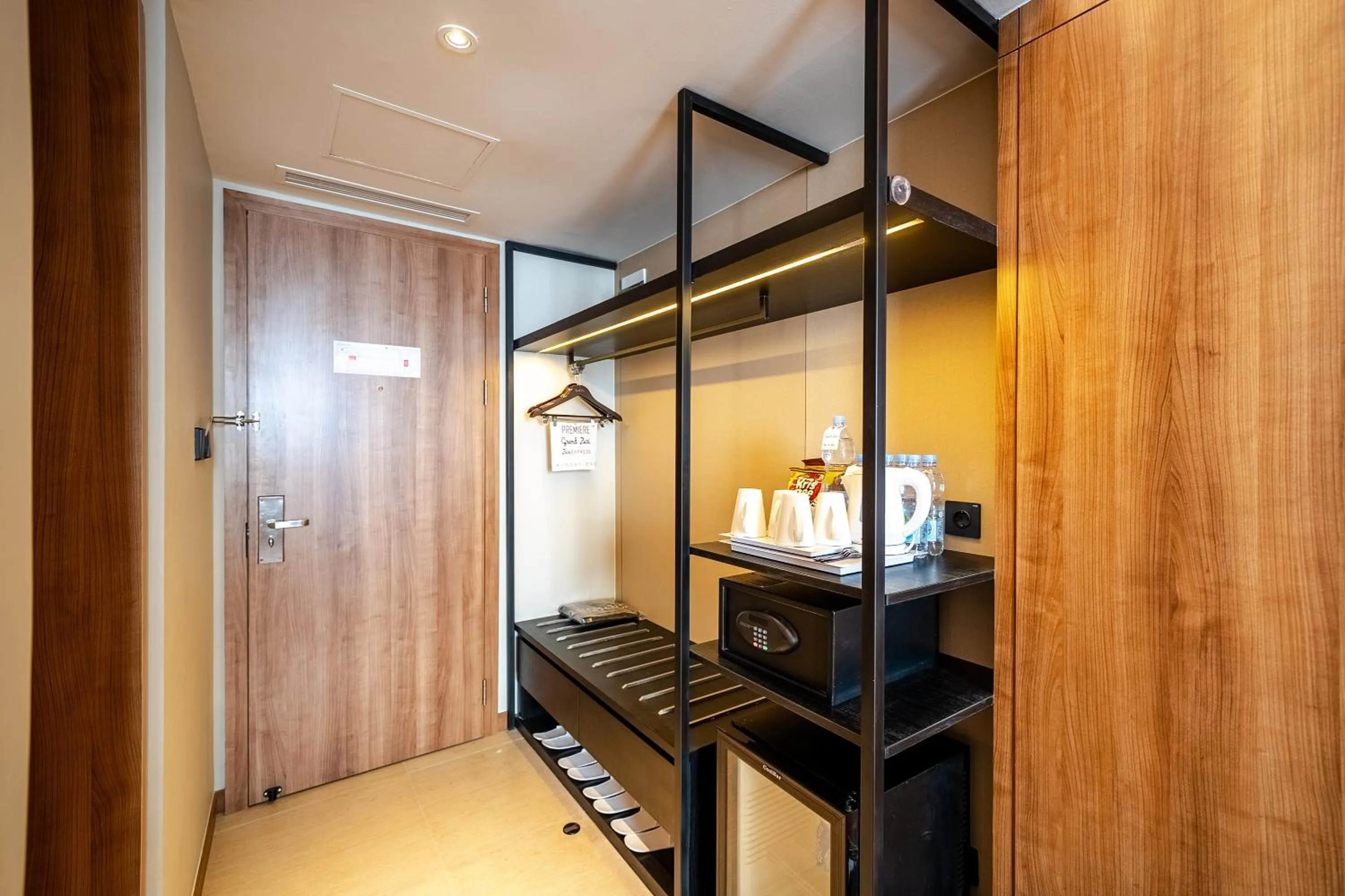 wardrobe in Grand Zuri Malioboro