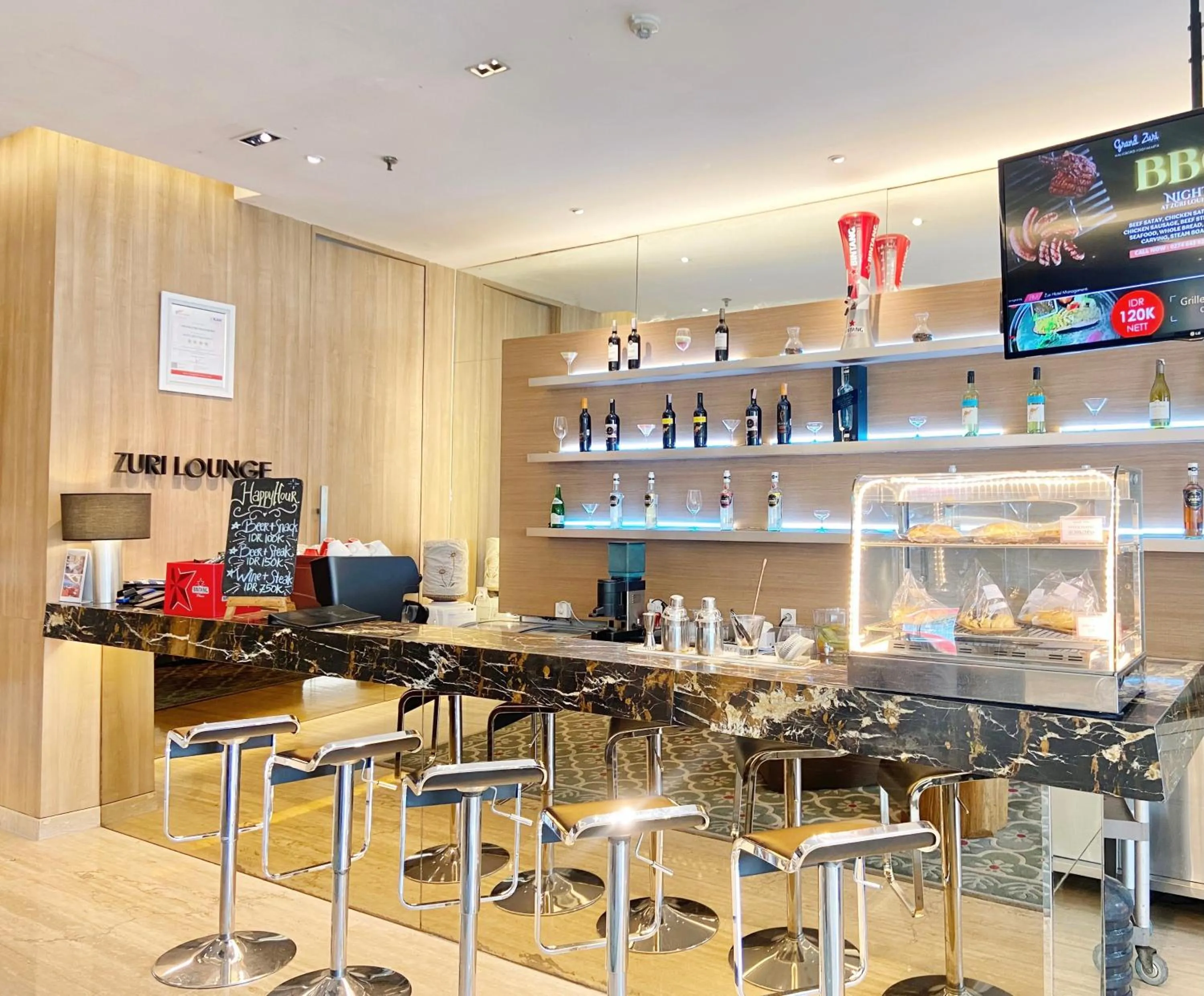 Lounge or bar in Grand Zuri Malioboro