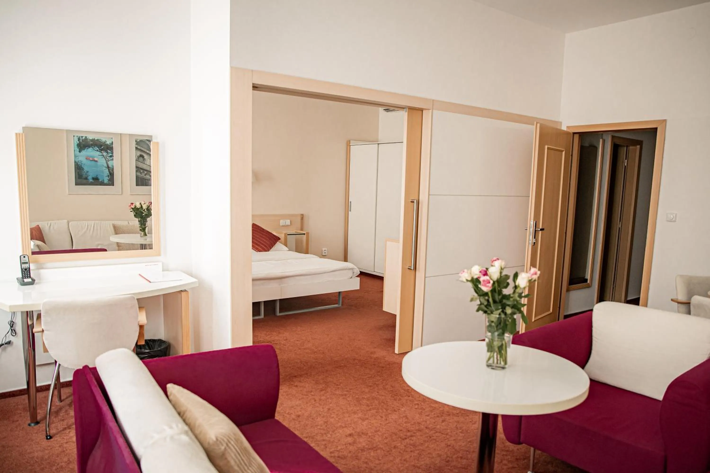 Living room, Bed in Hotel Iberia