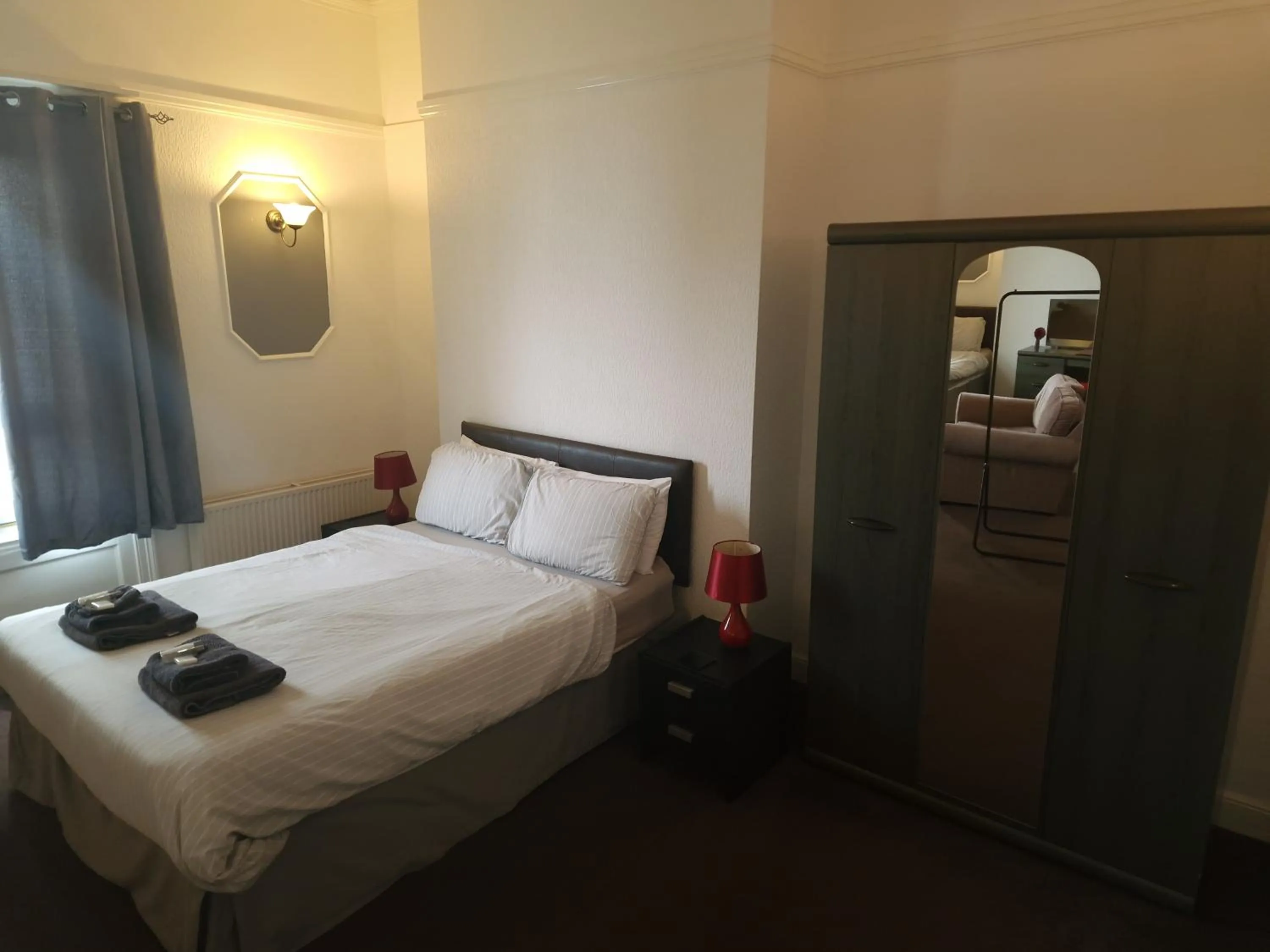 Bed in Highlander Hotel