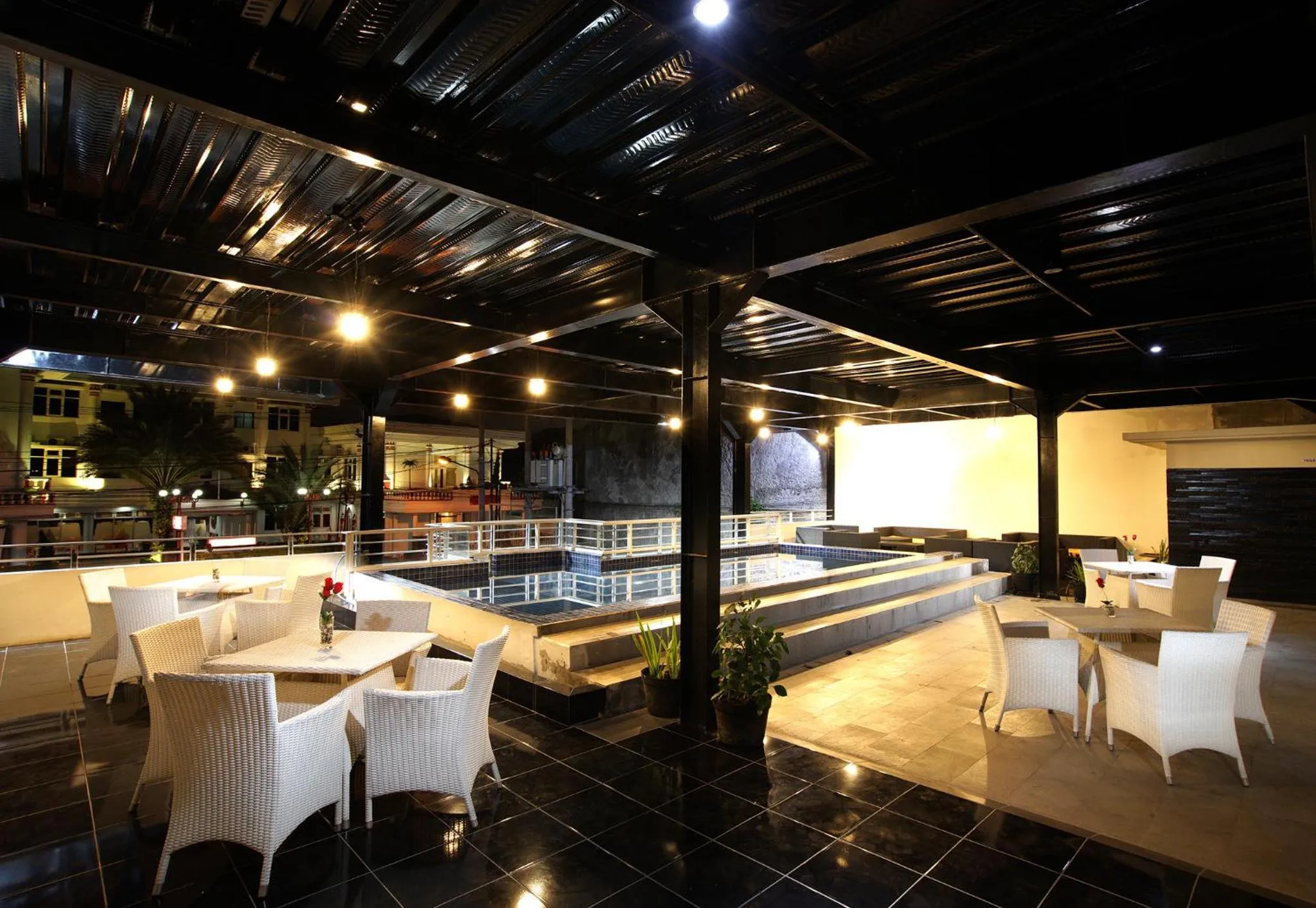 Swimming pool, Restaurant/Places to Eat in Top Malioboro Hotel Jogja