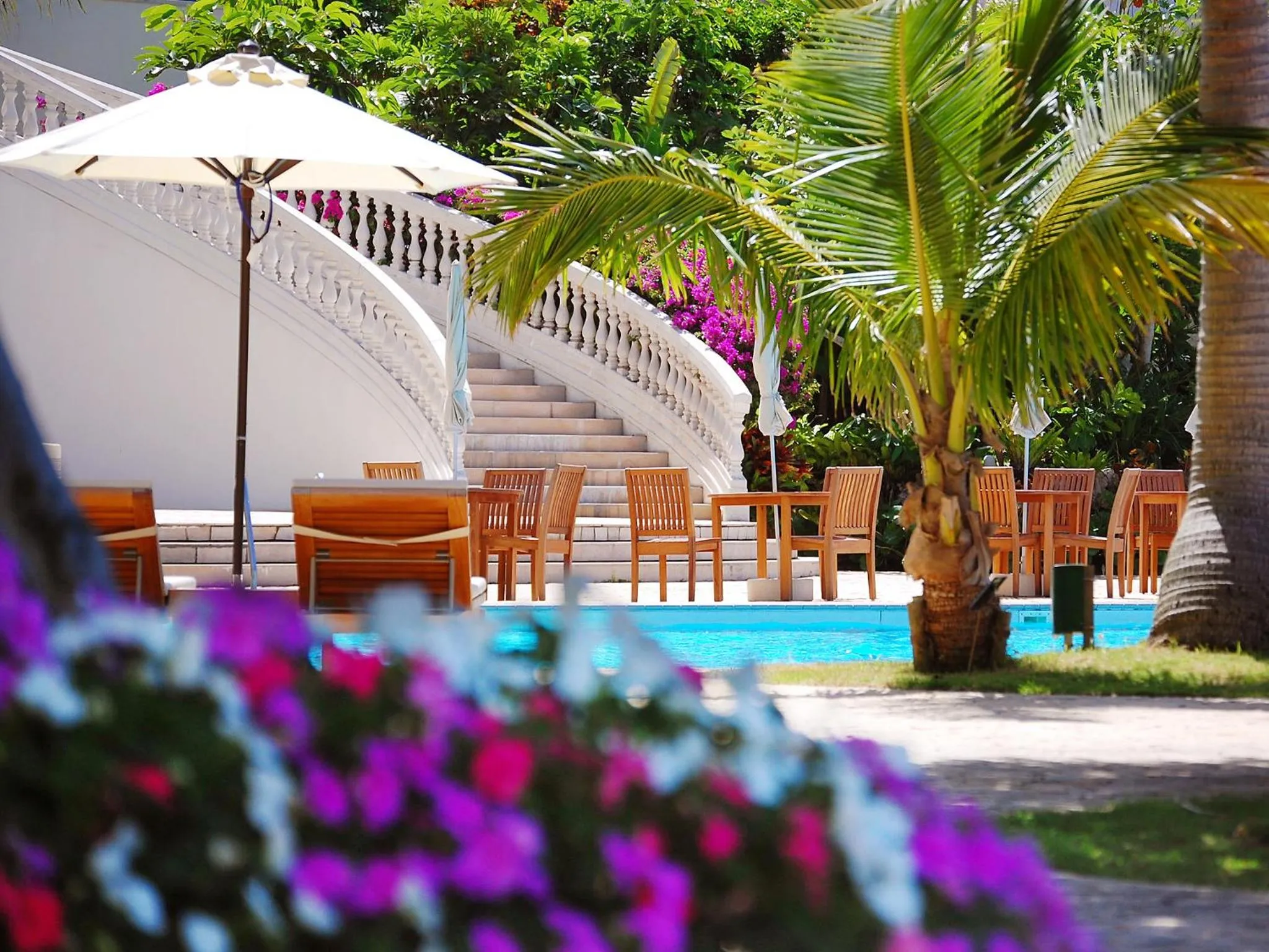 Swimming pool in Hotel Nikko Alivila