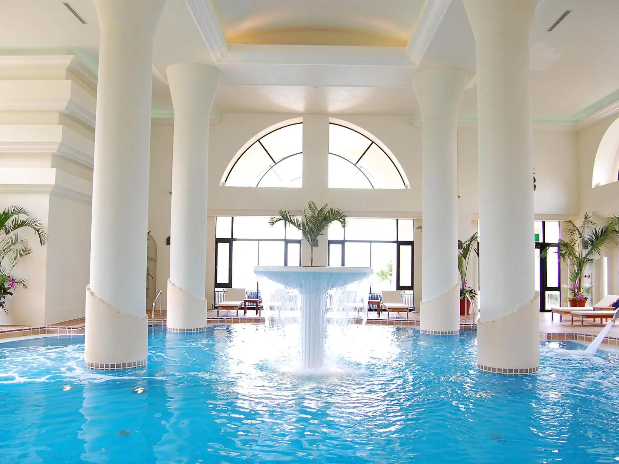 Swimming pool in Hotel Nikko Alivila