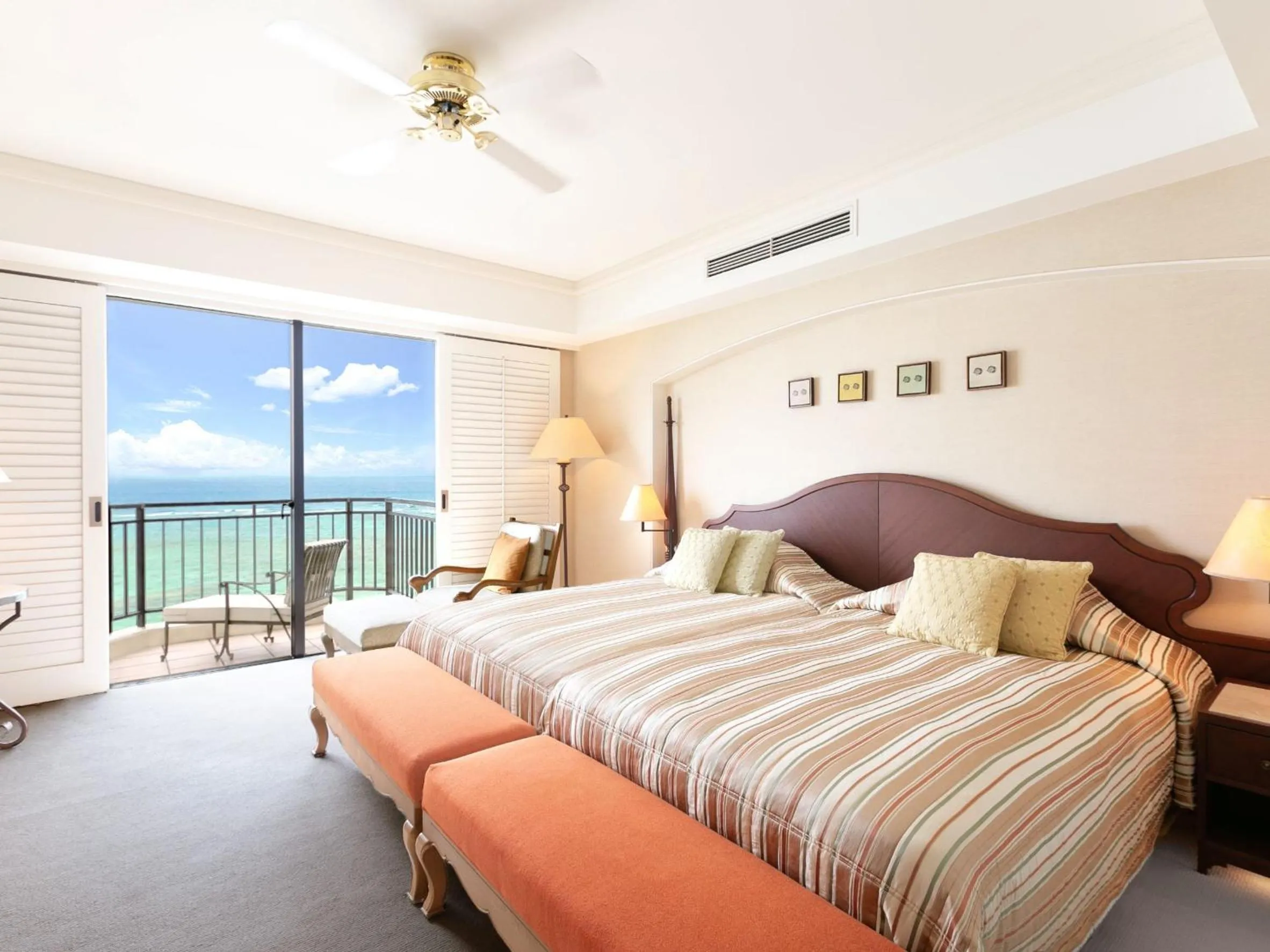 Photo of the whole room, Bed in Hotel Nikko Alivila