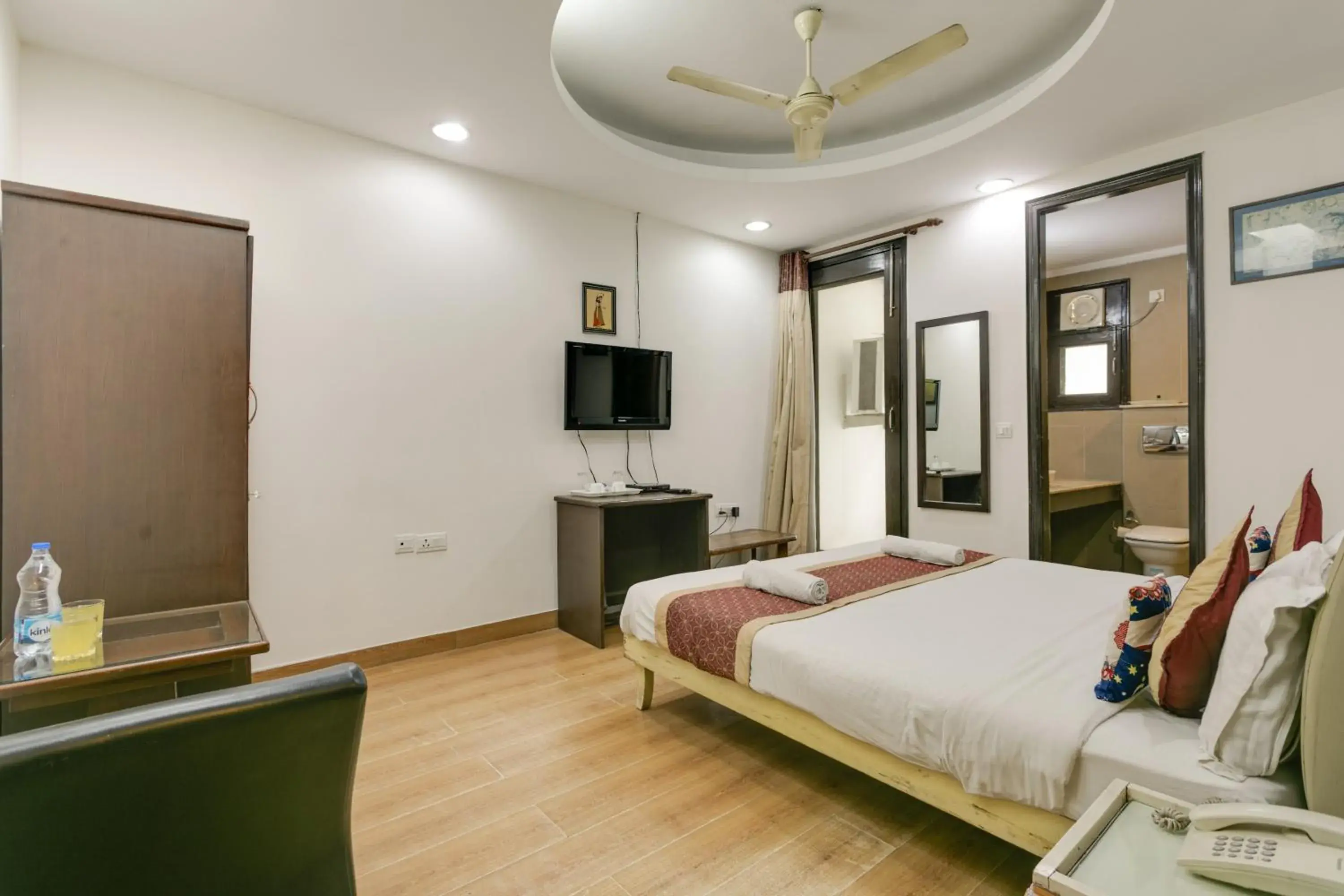 Deluxe Double or Twin Room in Hermitage by The Cosy Hotels Near Lotus Temple Deluxe Double or Twin Room in Hermitage by The Cosy Hotels Near Lotus Temple