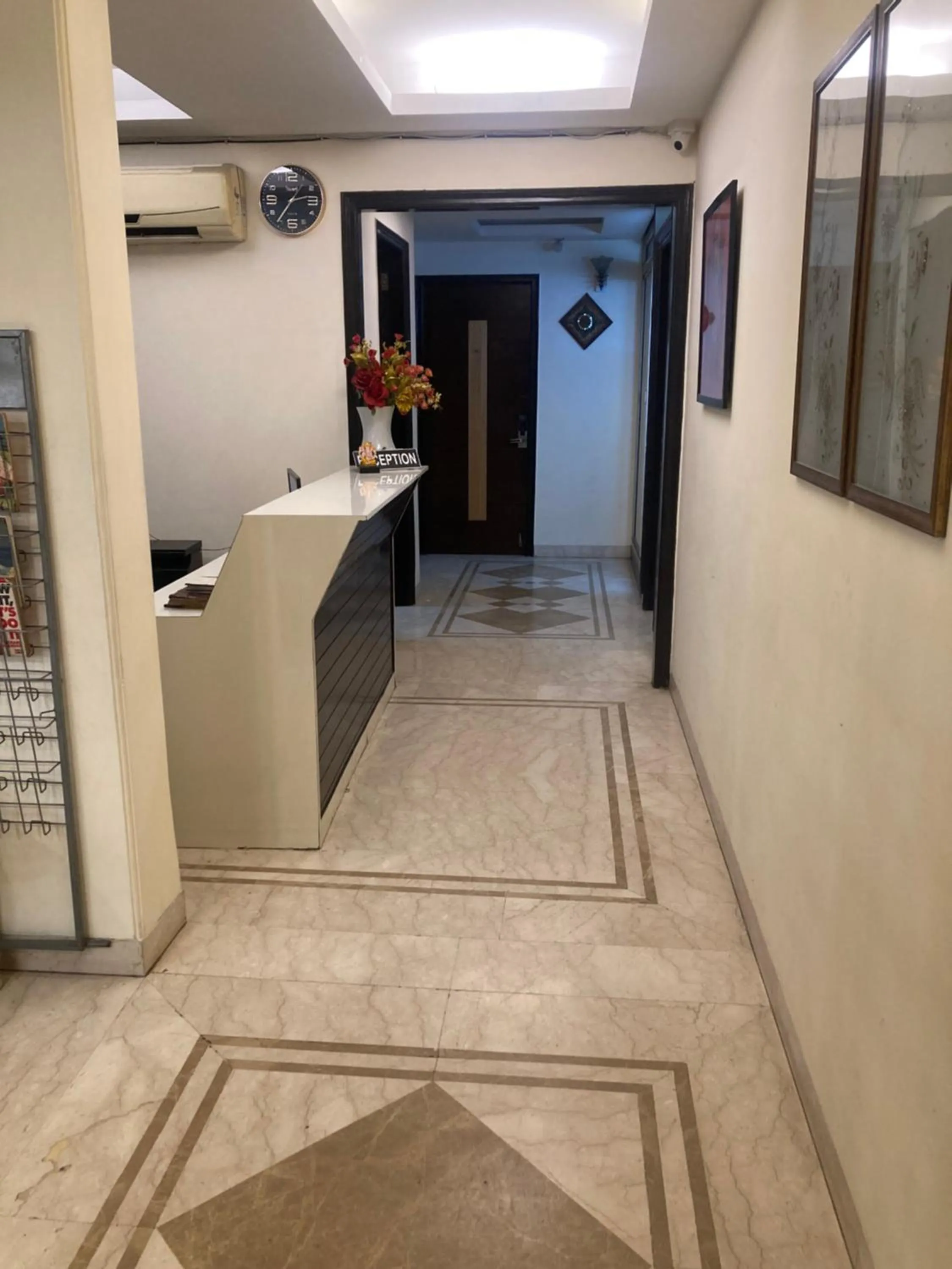 Lobby or reception in Hermitage by The Cosy Hotels Near Lotus Temple