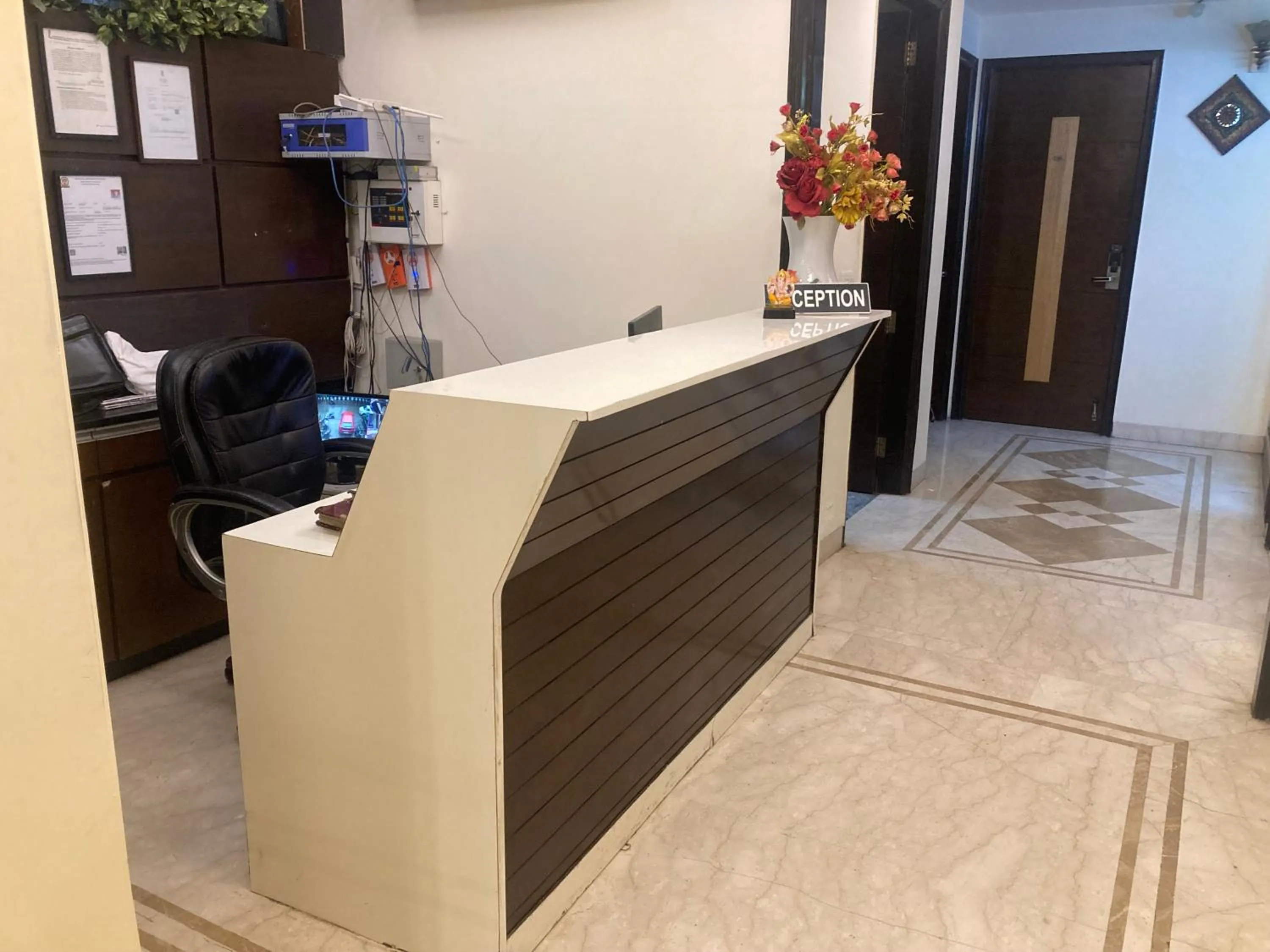 Lobby or reception in Hermitage by The Cosy Hotels Near Lotus Temple