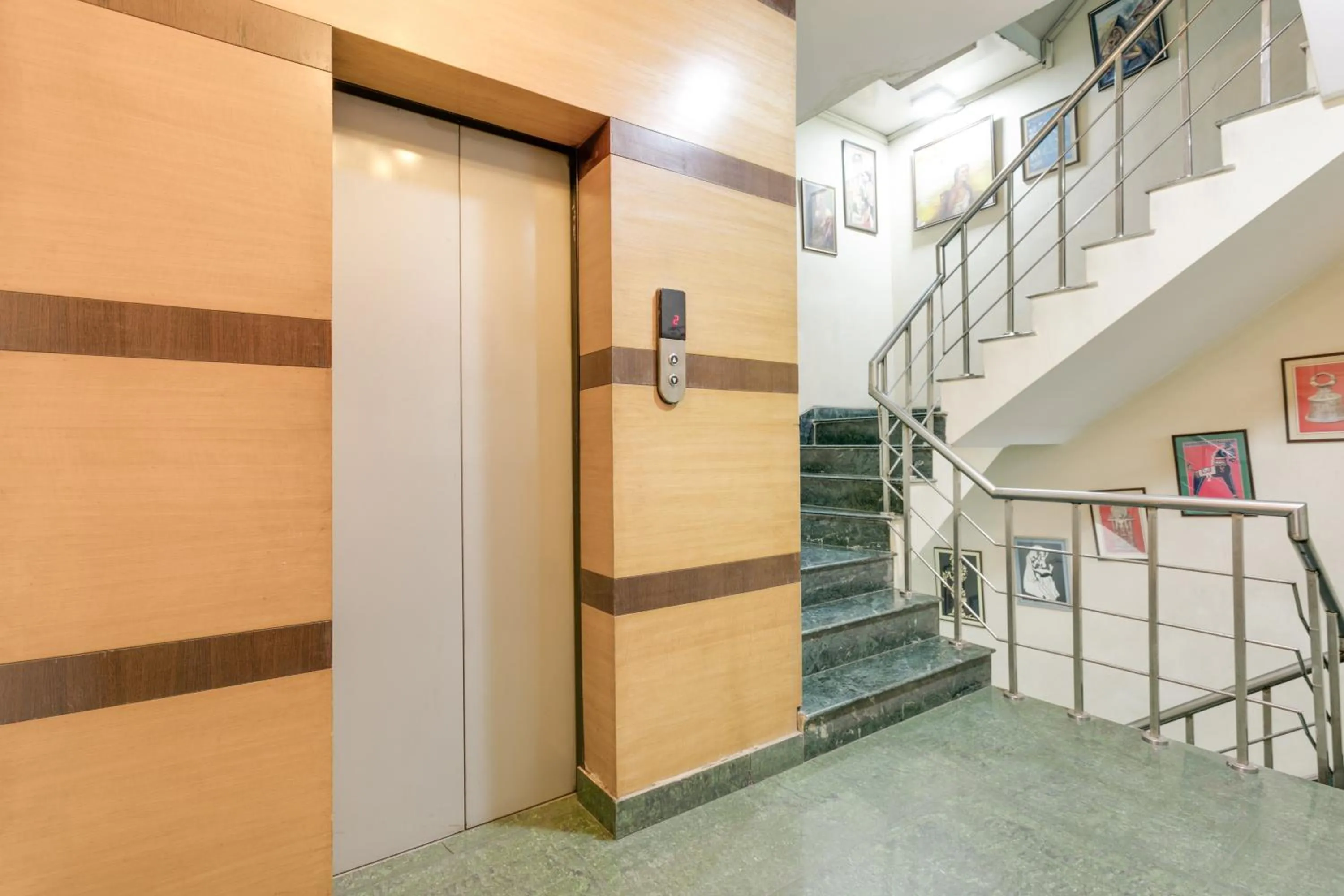 elevator in Hermitage by The Cosy Hotels Near Lotus Temple