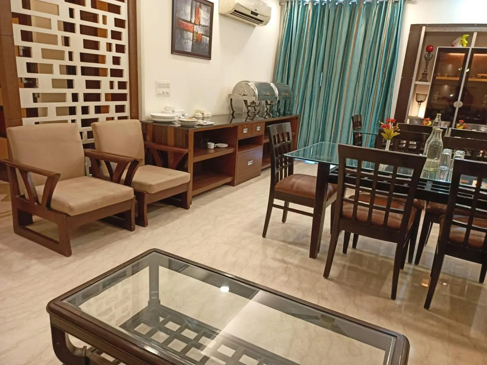 Seating area in Hermitage by The Cosy Hotels Near Lotus Temple